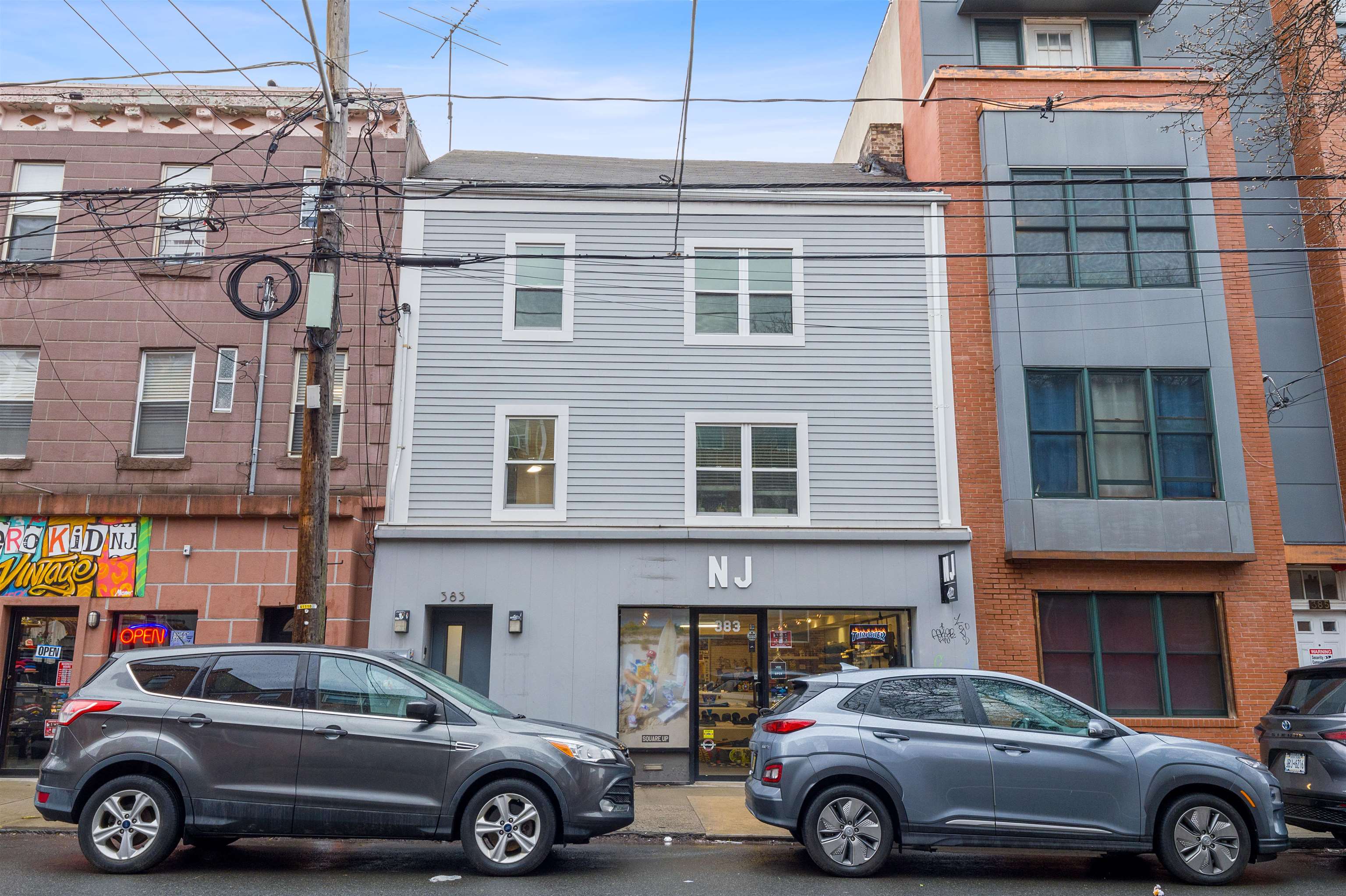 383 MONMOUTH ST Unit: 3
