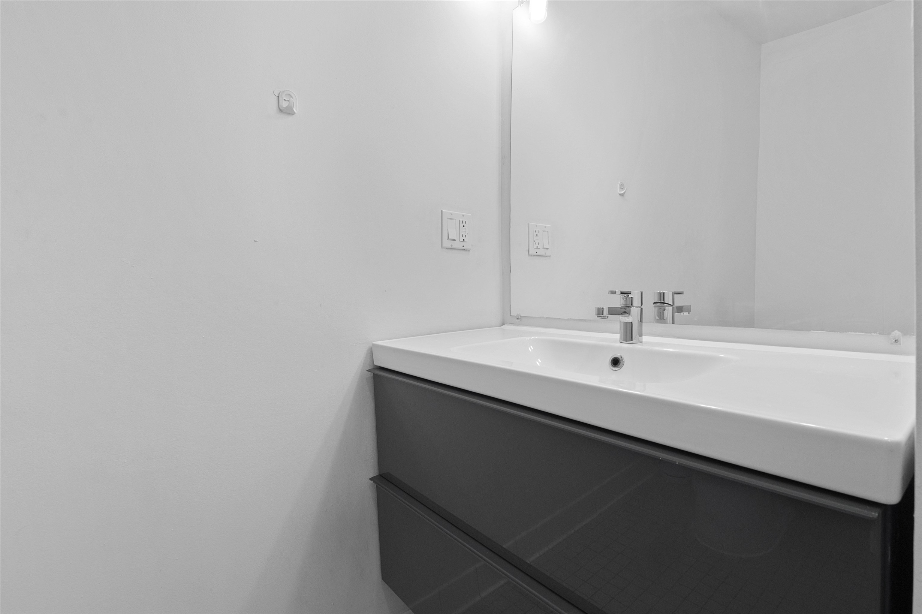383 MONMOUTH ST Unit: 3