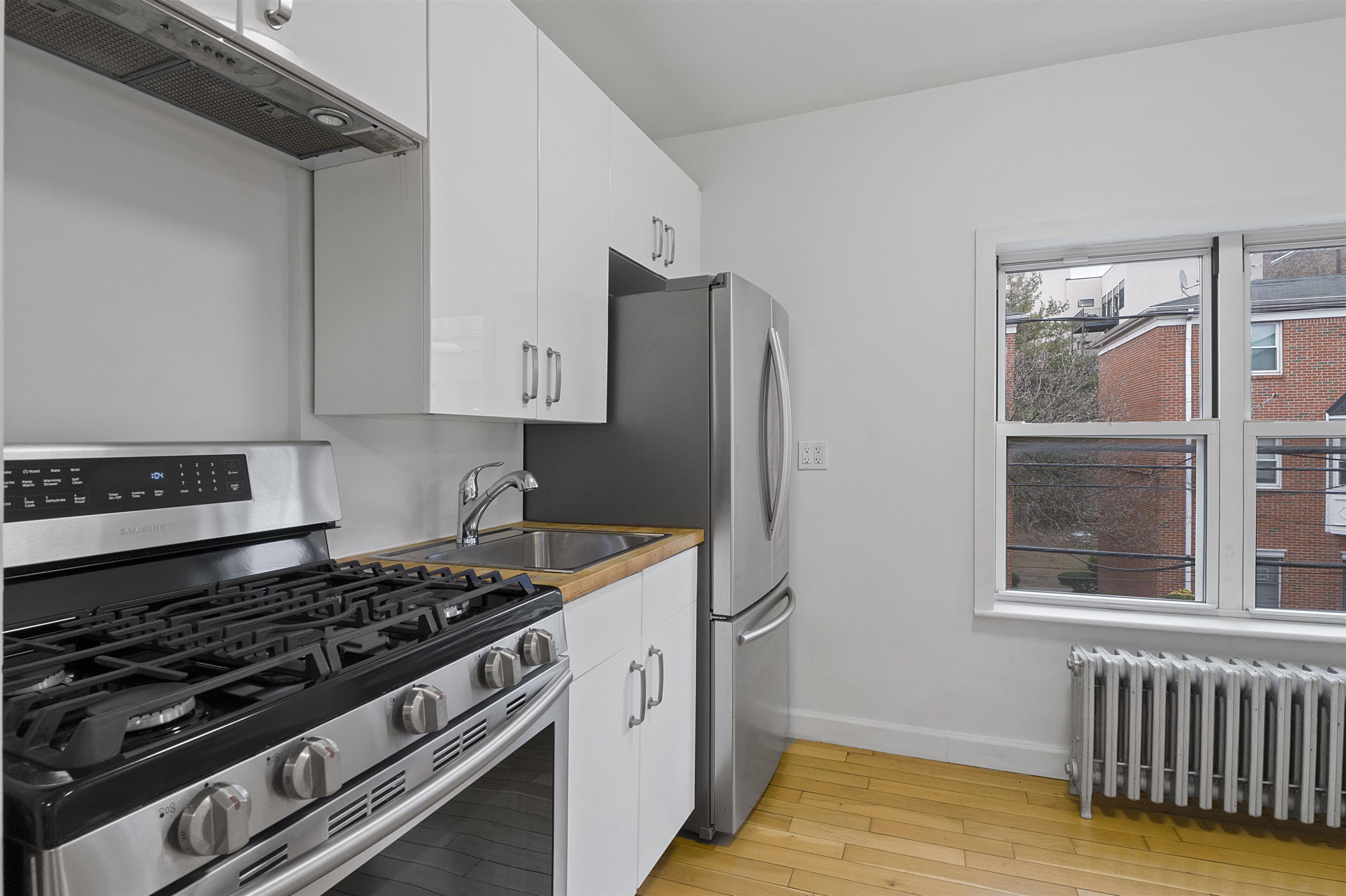 383 MONMOUTH ST Unit: 3