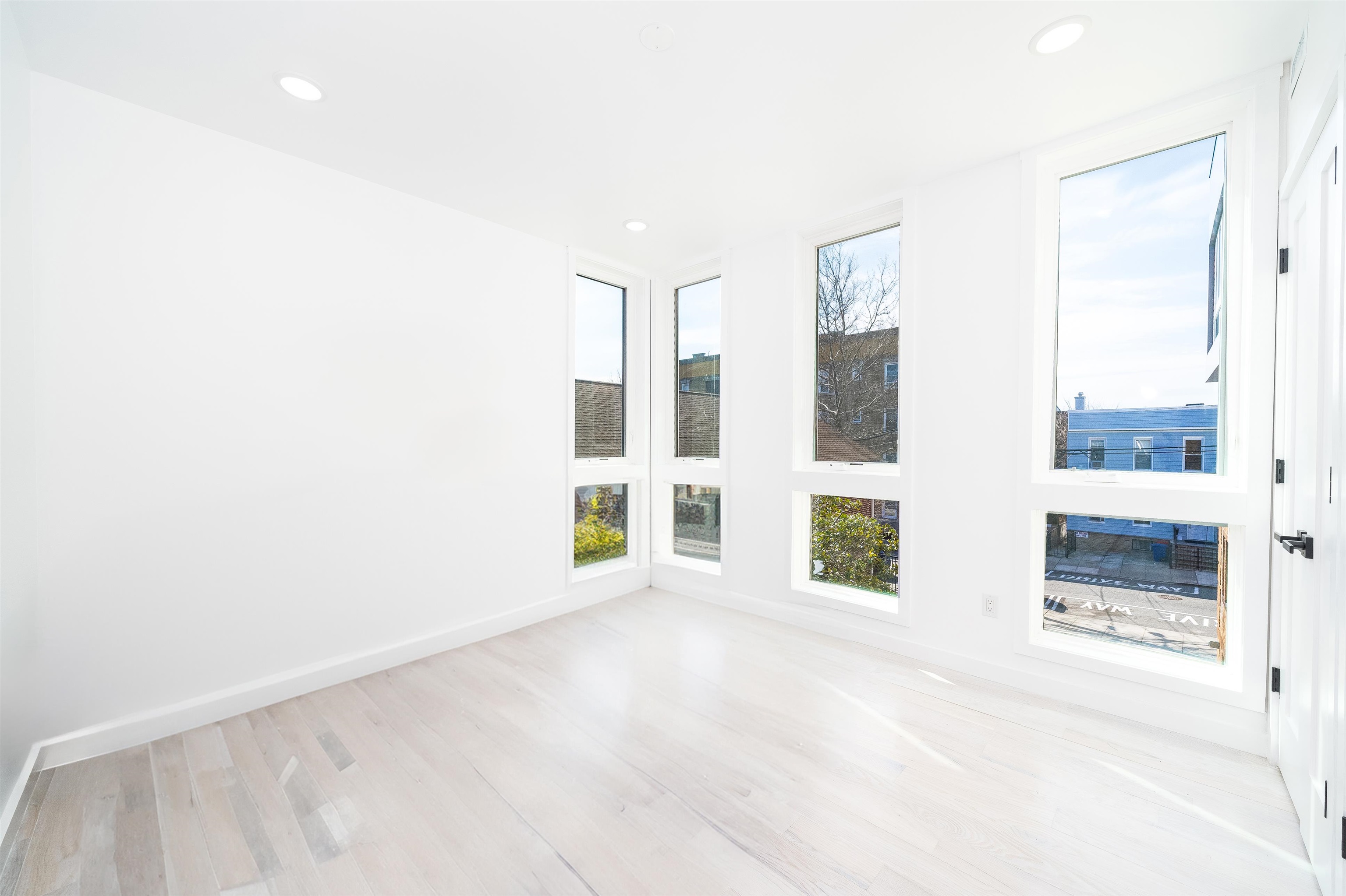 310 4TH ST Unit: 5