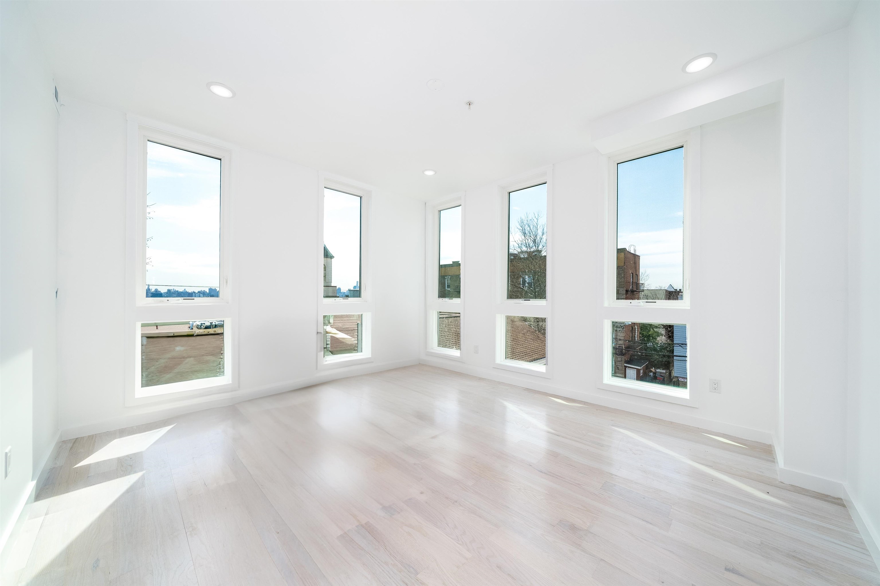 310 4TH ST Unit: 5