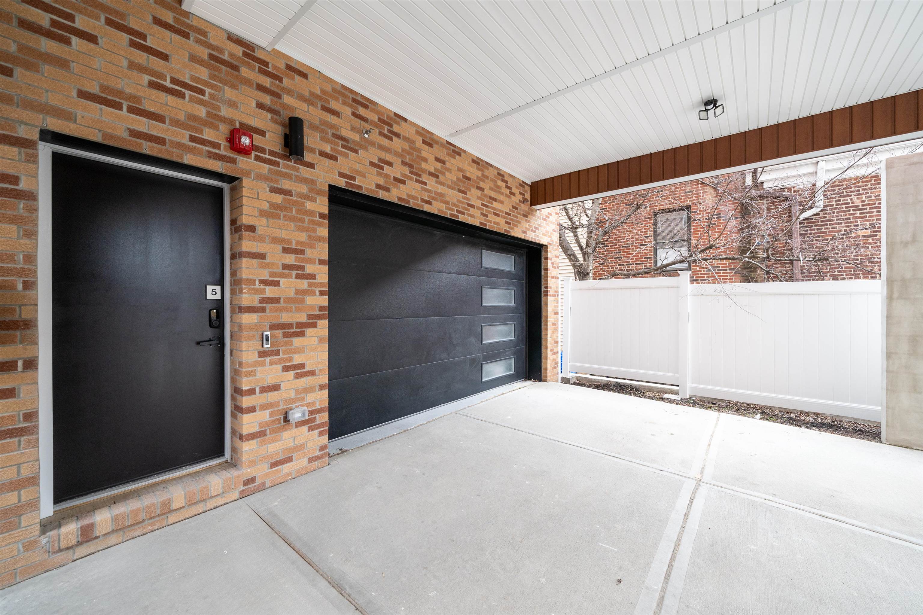 310 4TH ST Unit: 5