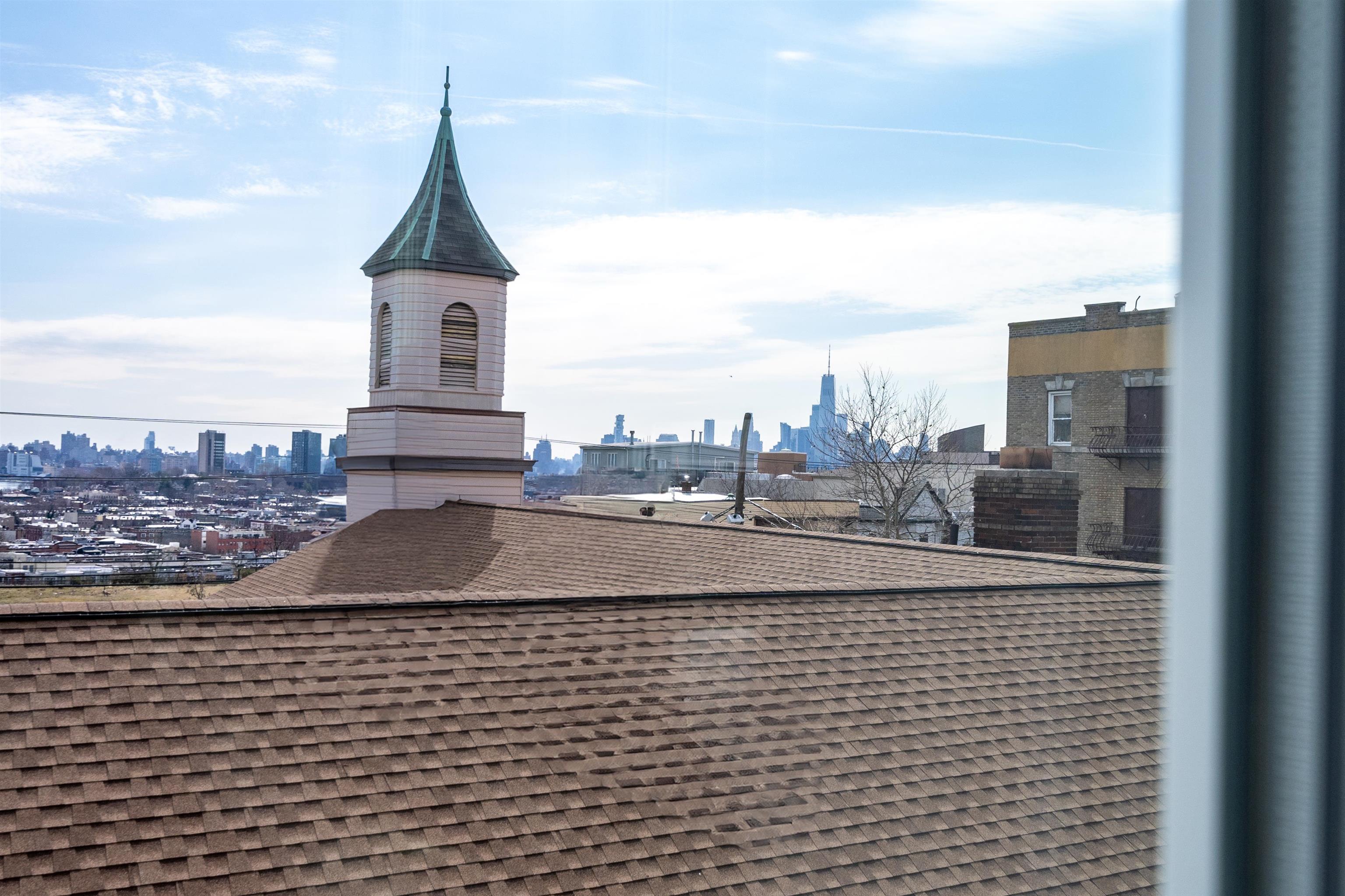 310 4TH ST Unit: 5