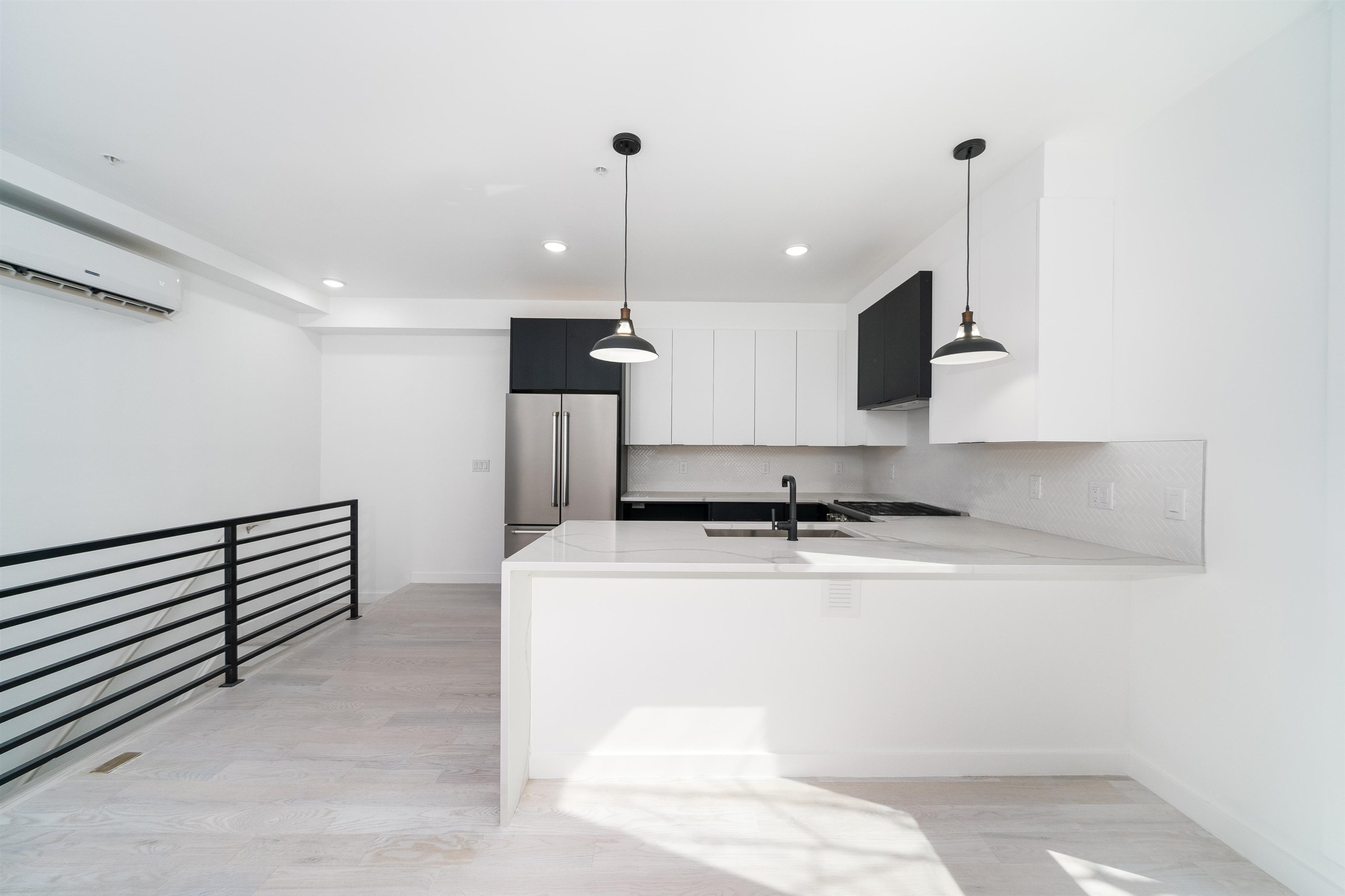 310 4TH ST Unit: 5