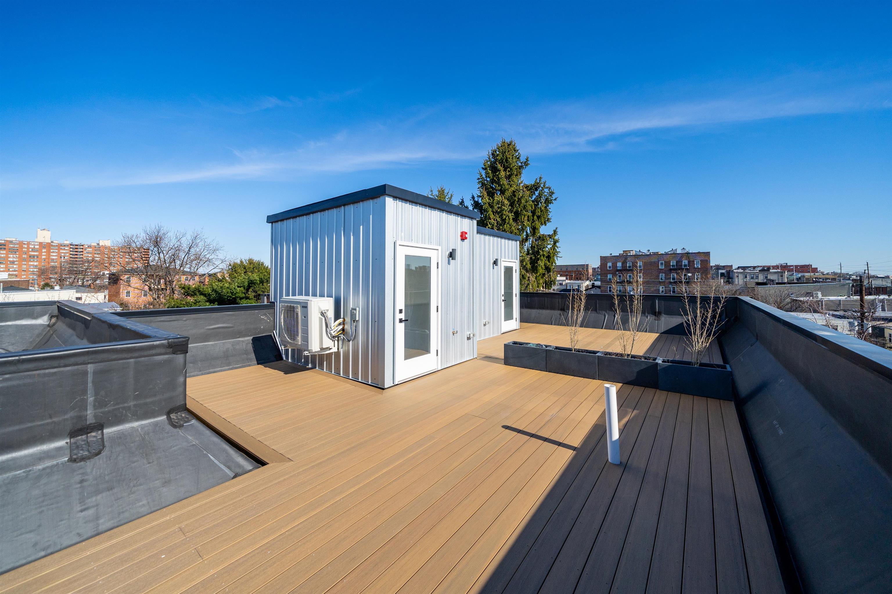 310 4TH ST Unit: 5