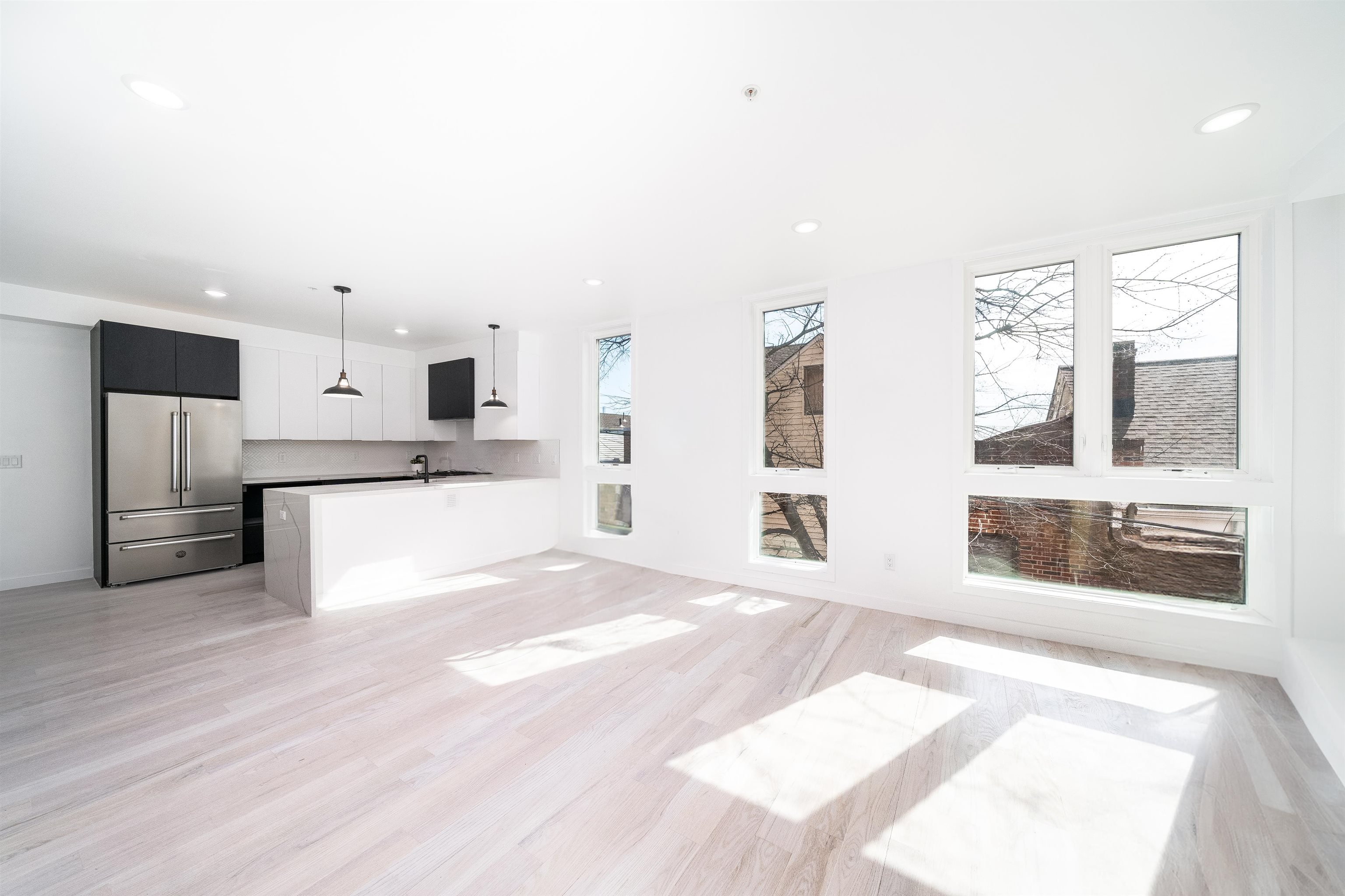 310 4TH ST Unit: 5