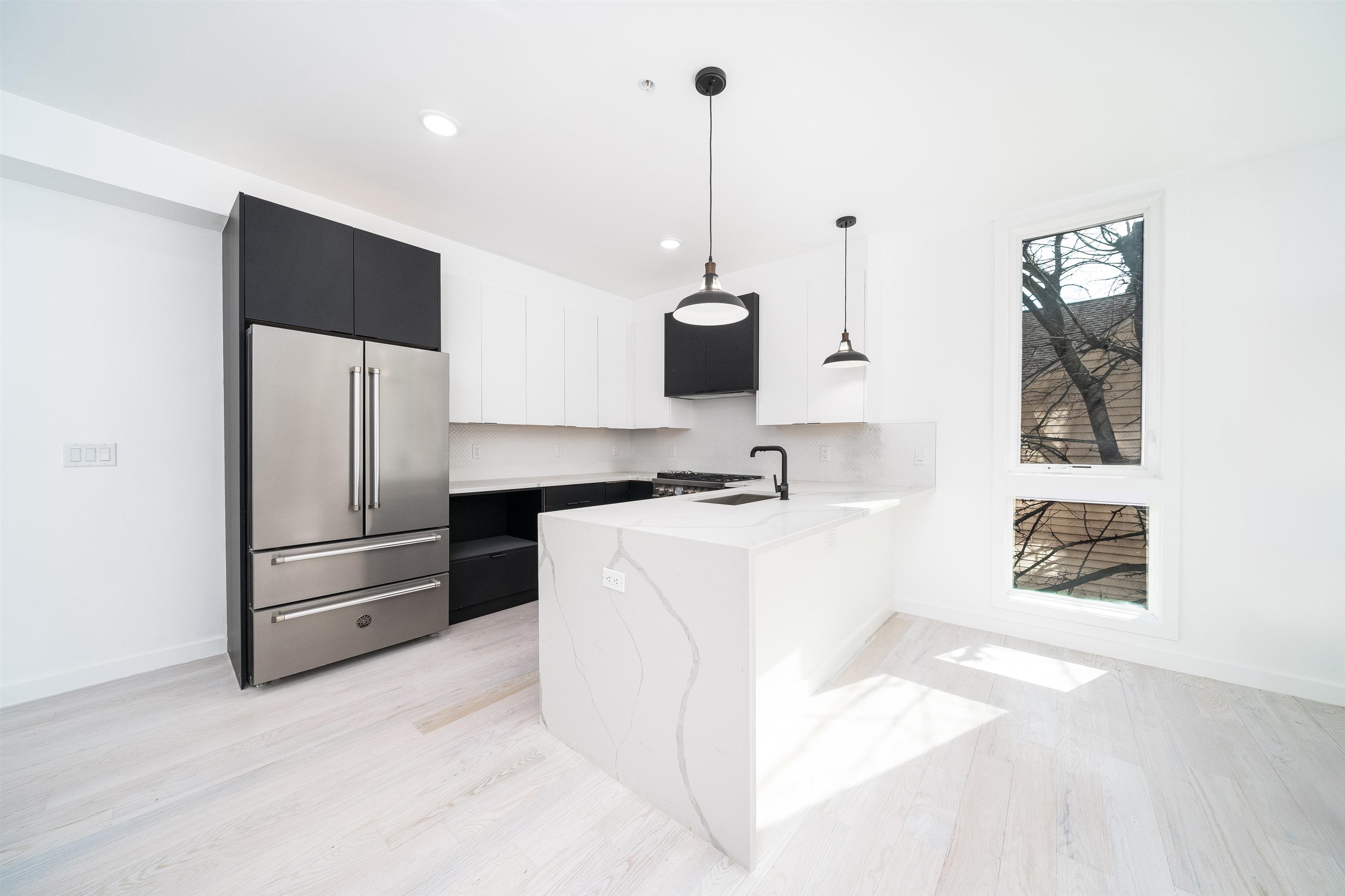 310 4TH ST Unit: 5