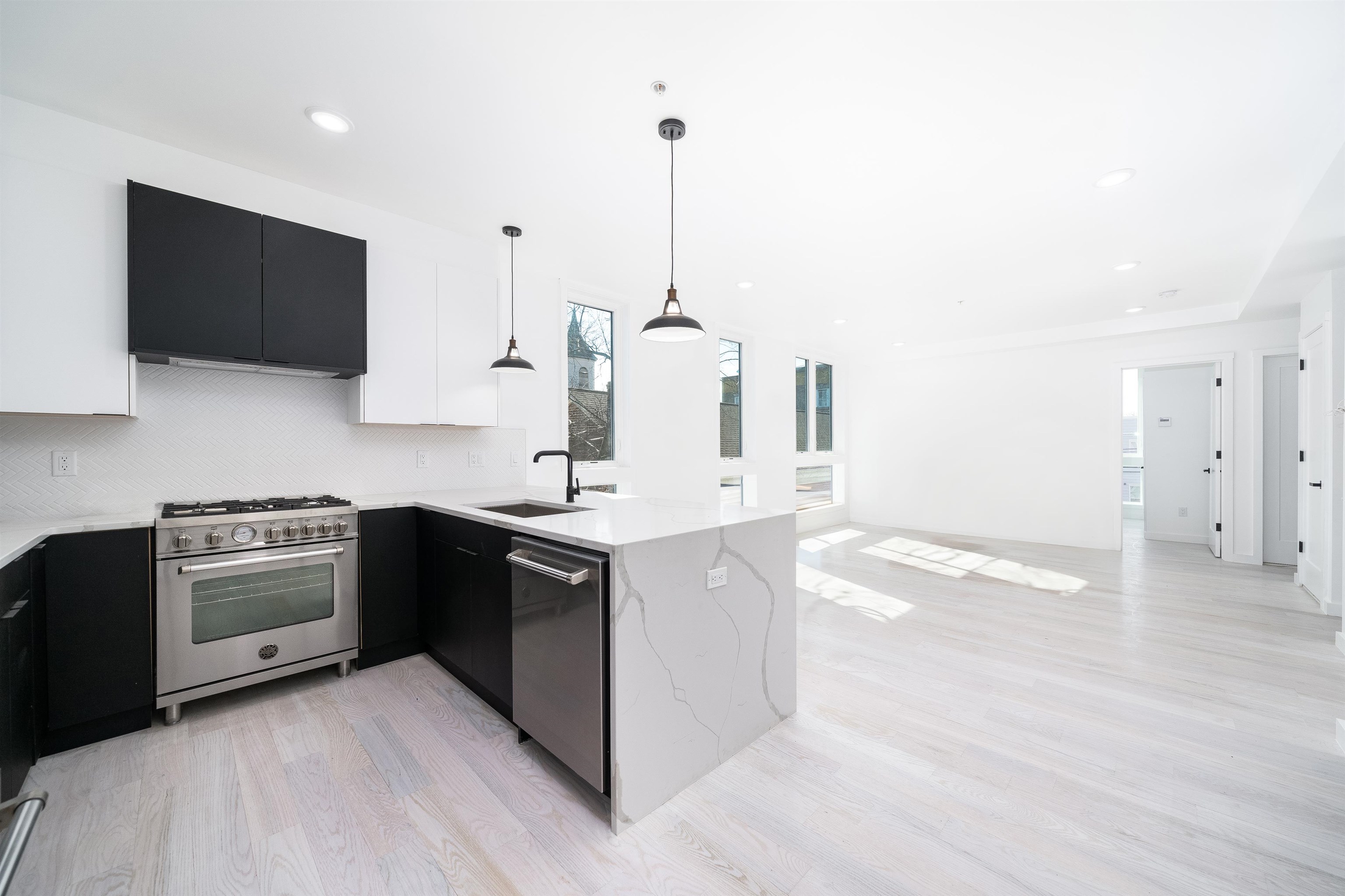 310 4TH ST Unit: 5