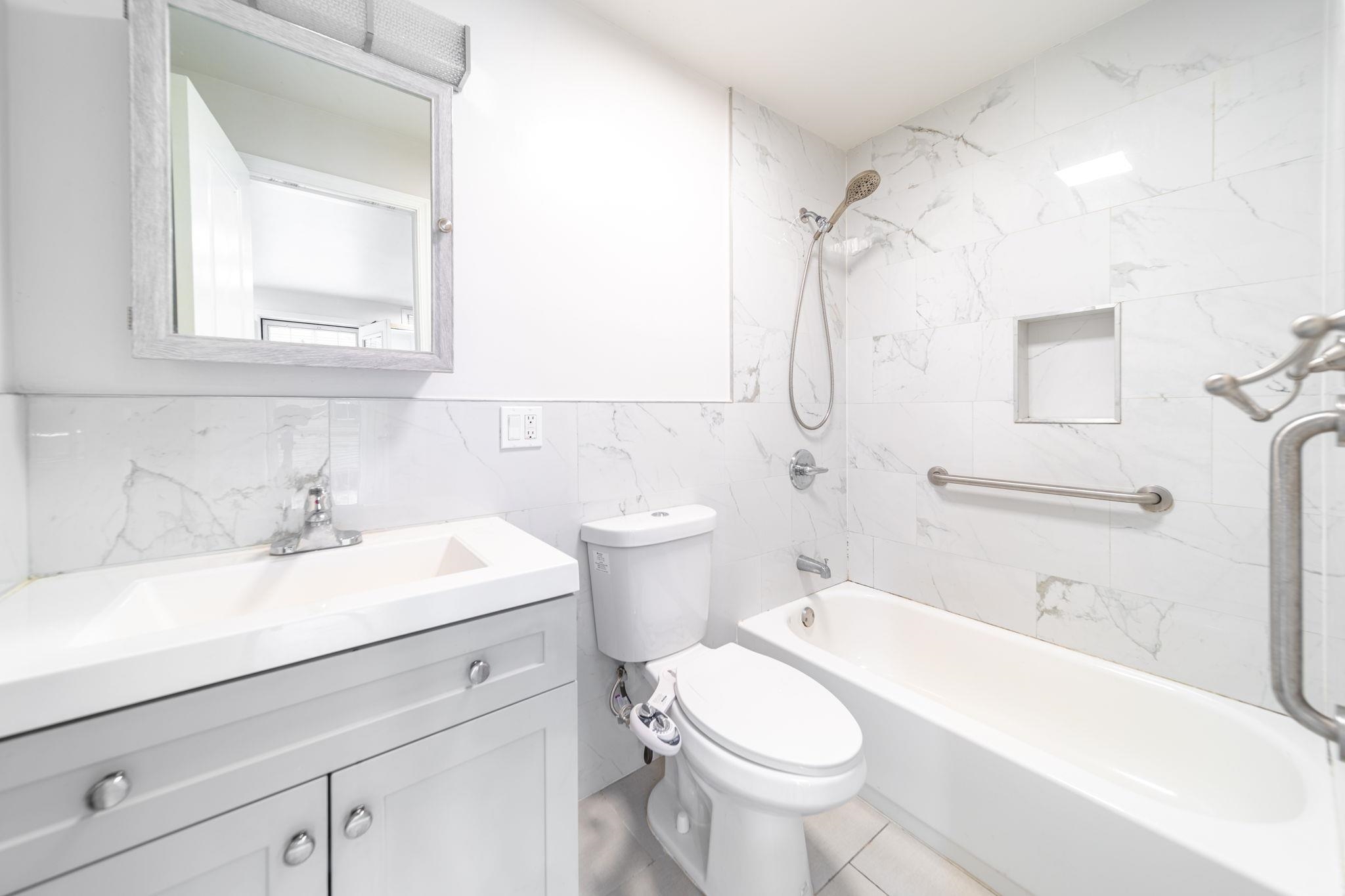 815 PAVONIA AVE Unit: 1