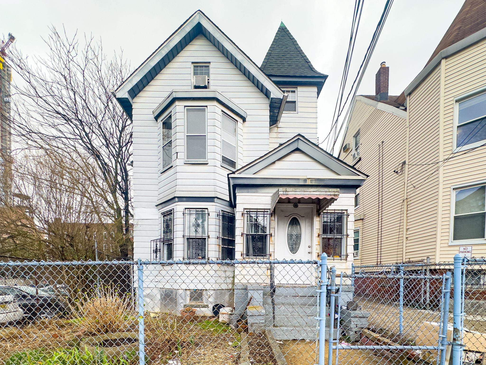 815 PAVONIA AVE Unit: 1