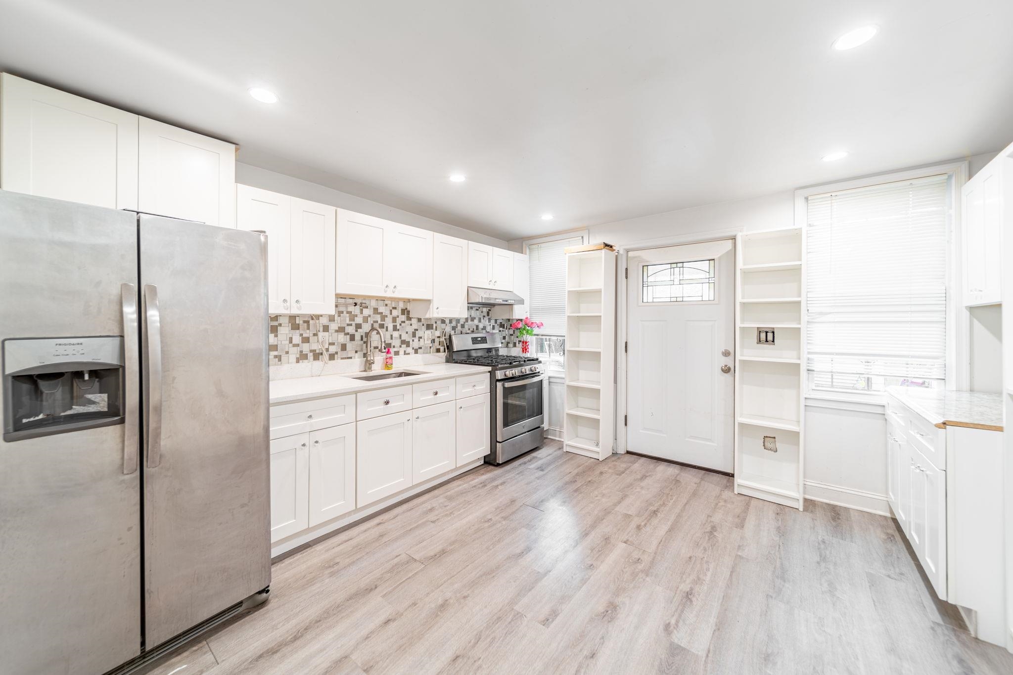 815 PAVONIA AVE Unit: 1