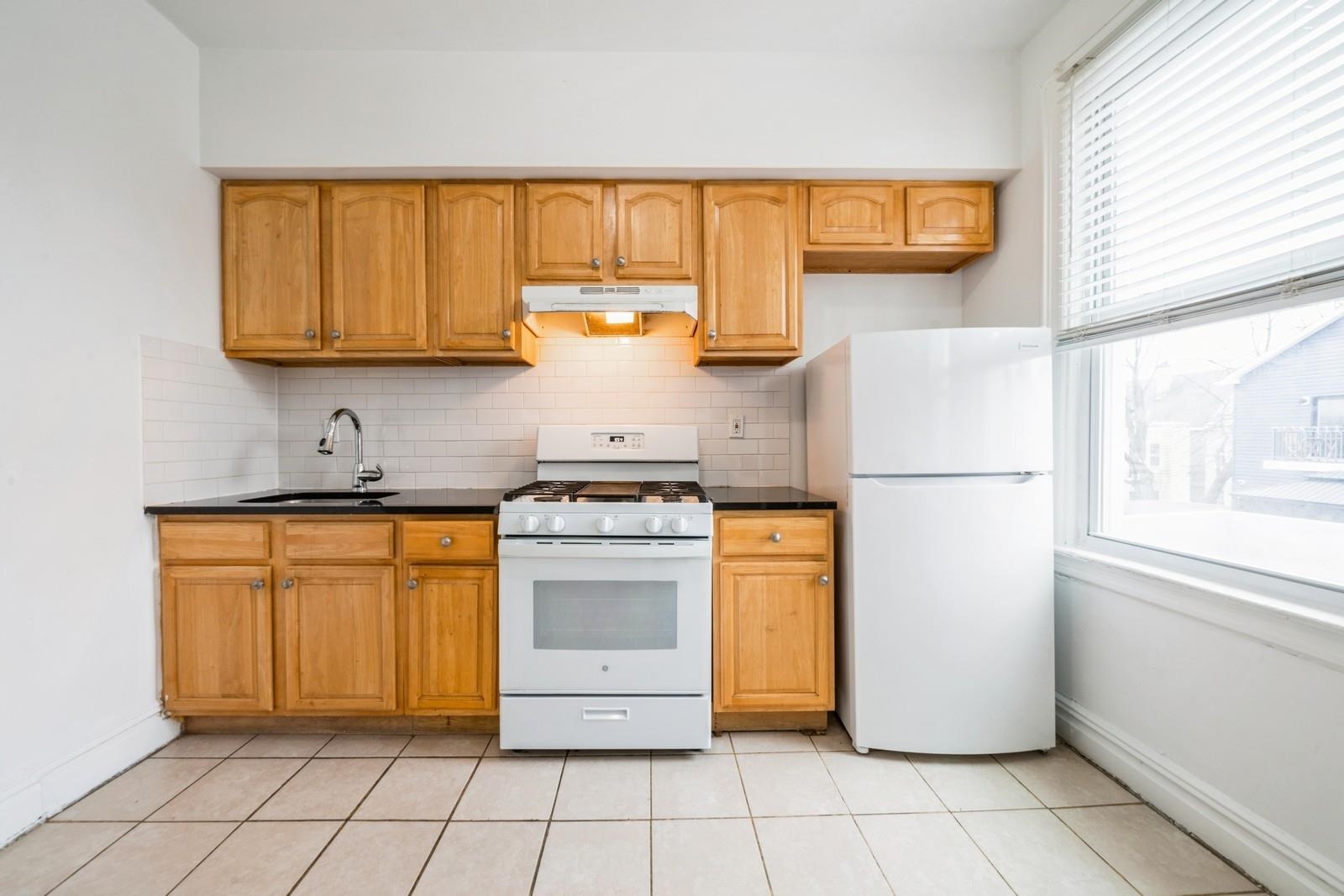 11 BAYVIEW AVE