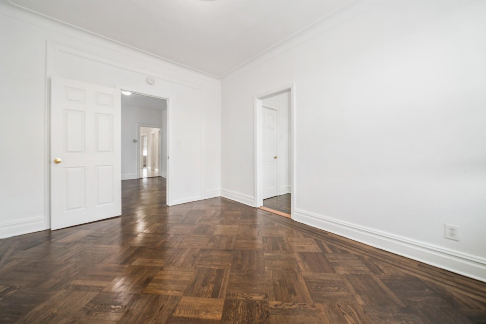 11 BAYVIEW AVE