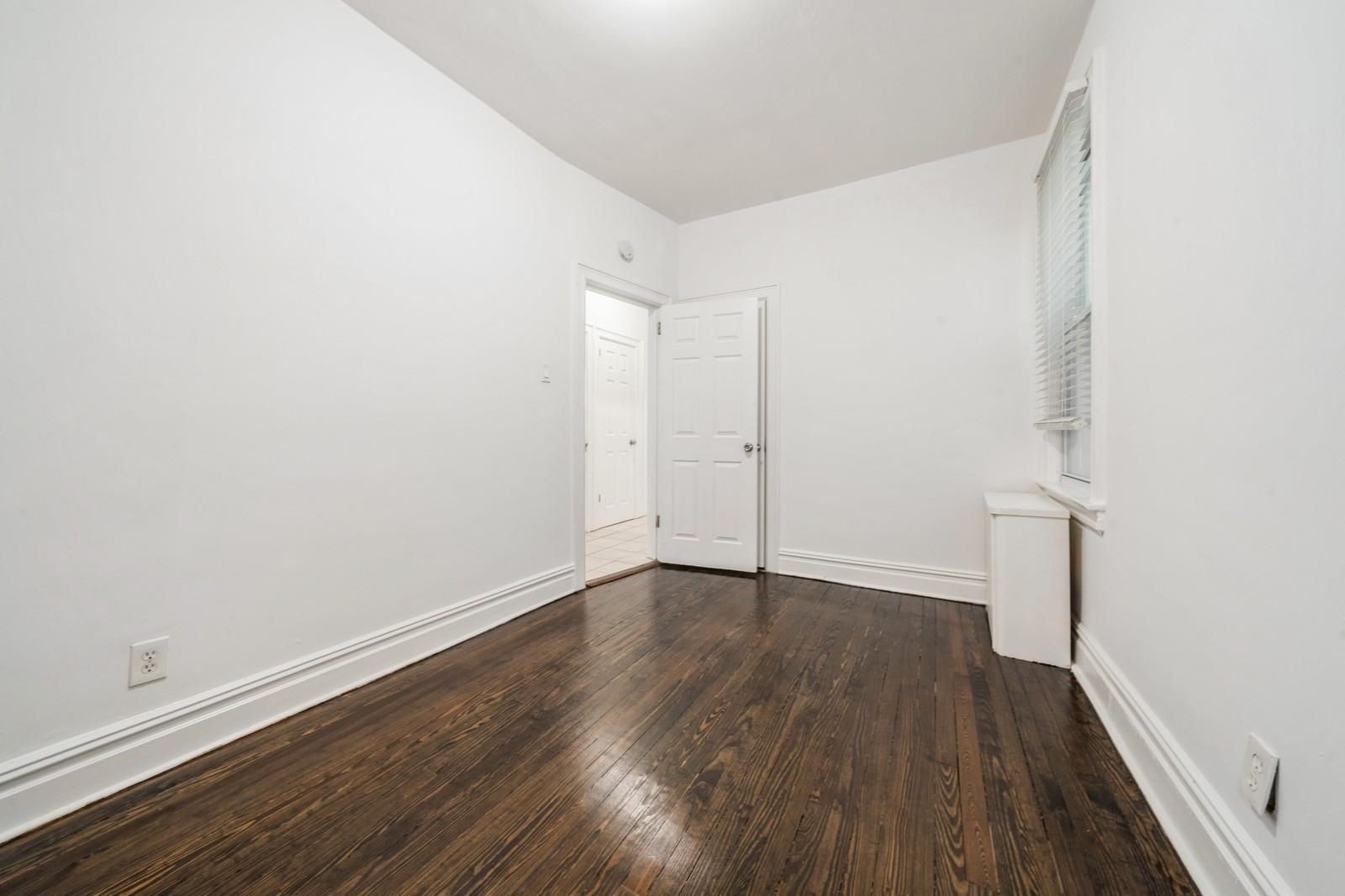 11 BAYVIEW AVE