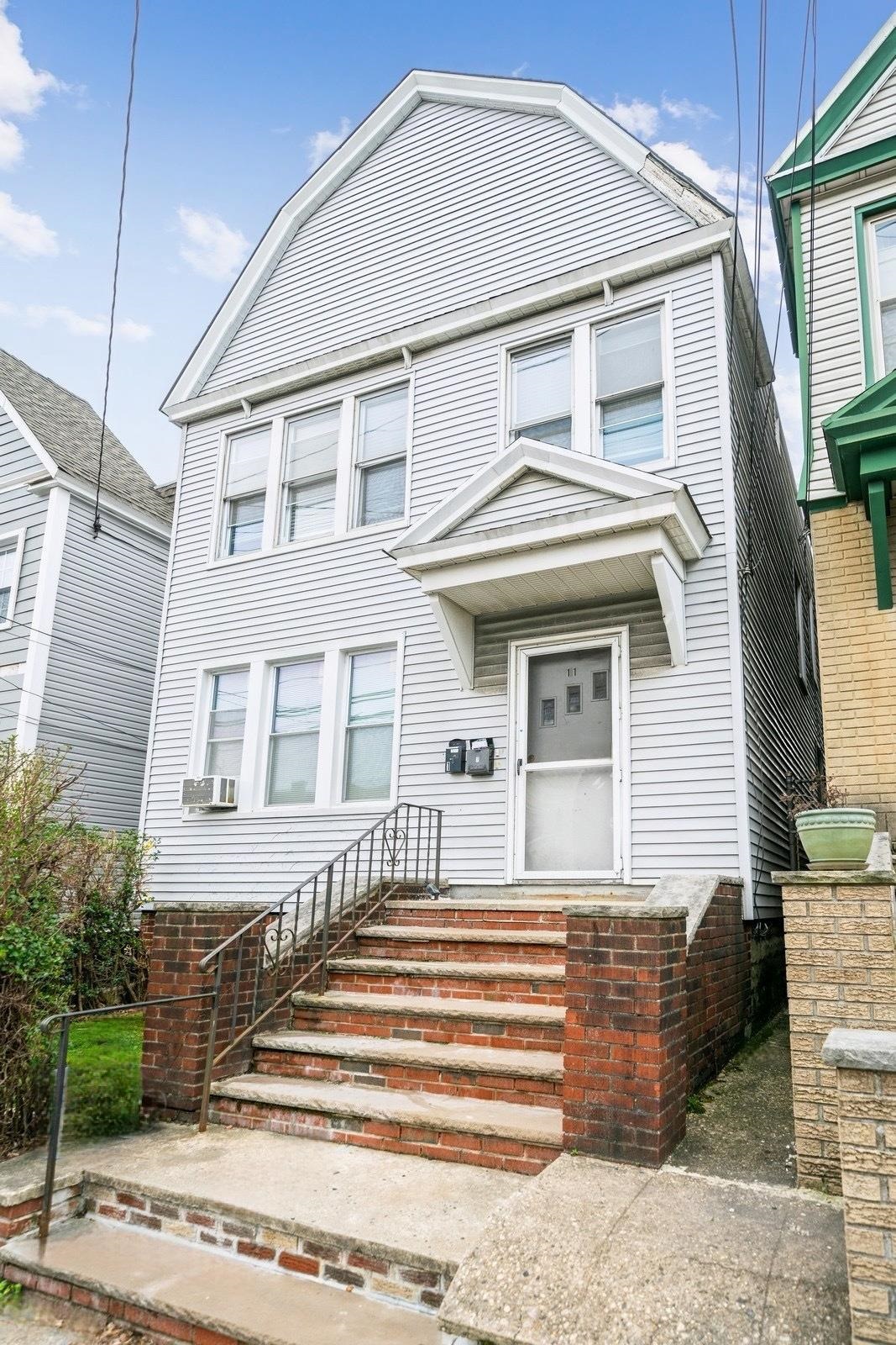 11 BAYVIEW AVE