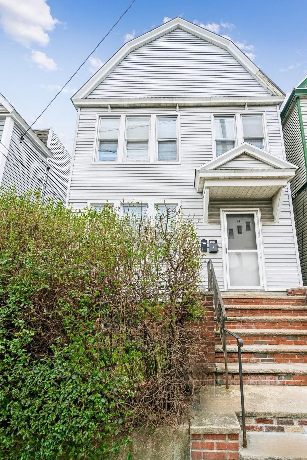 11 BAYVIEW AVE