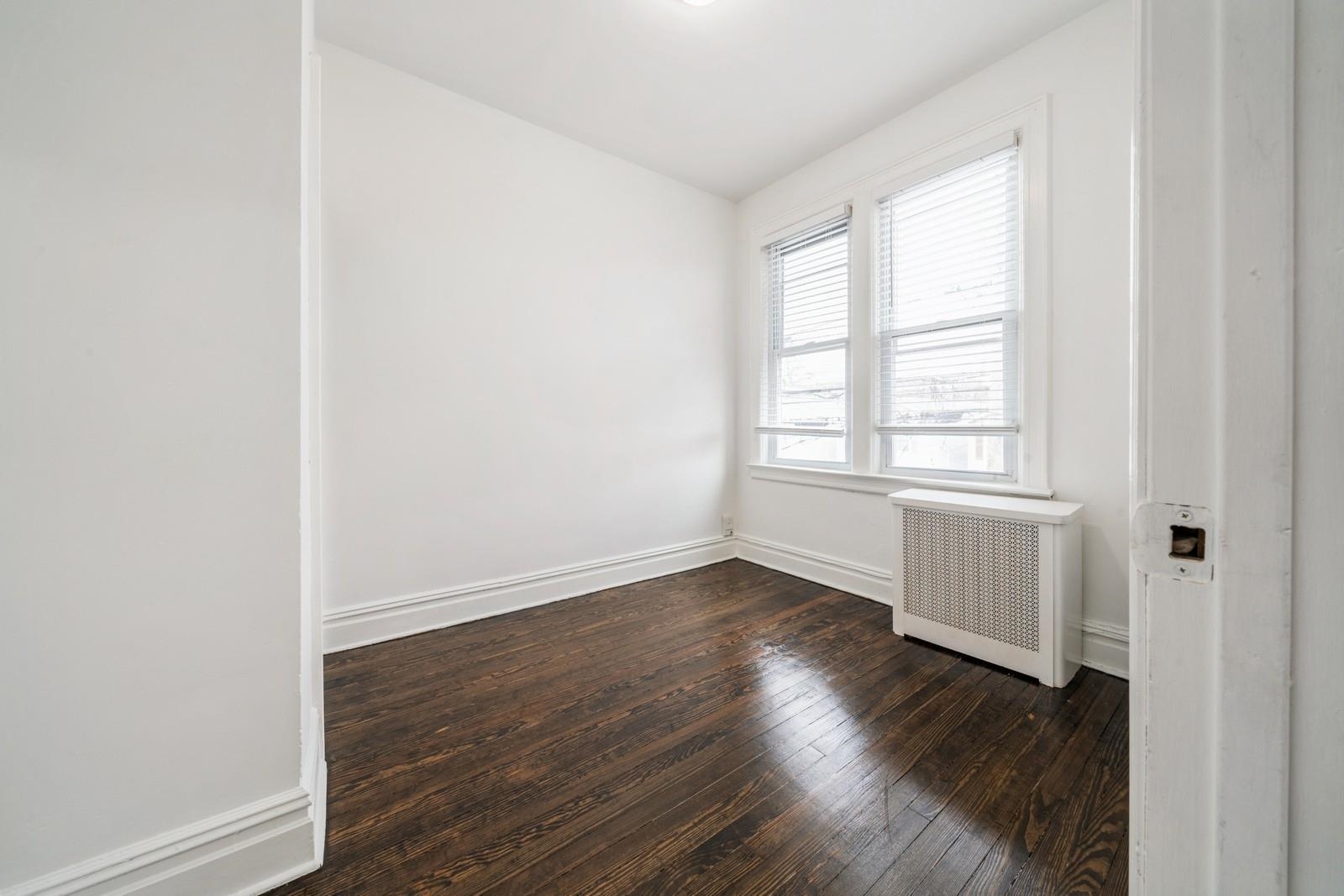 11 BAYVIEW AVE