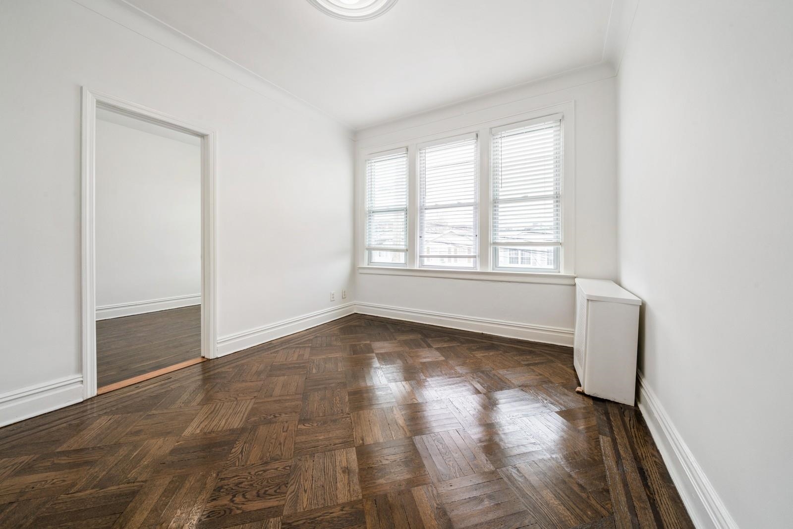 11 BAYVIEW AVE