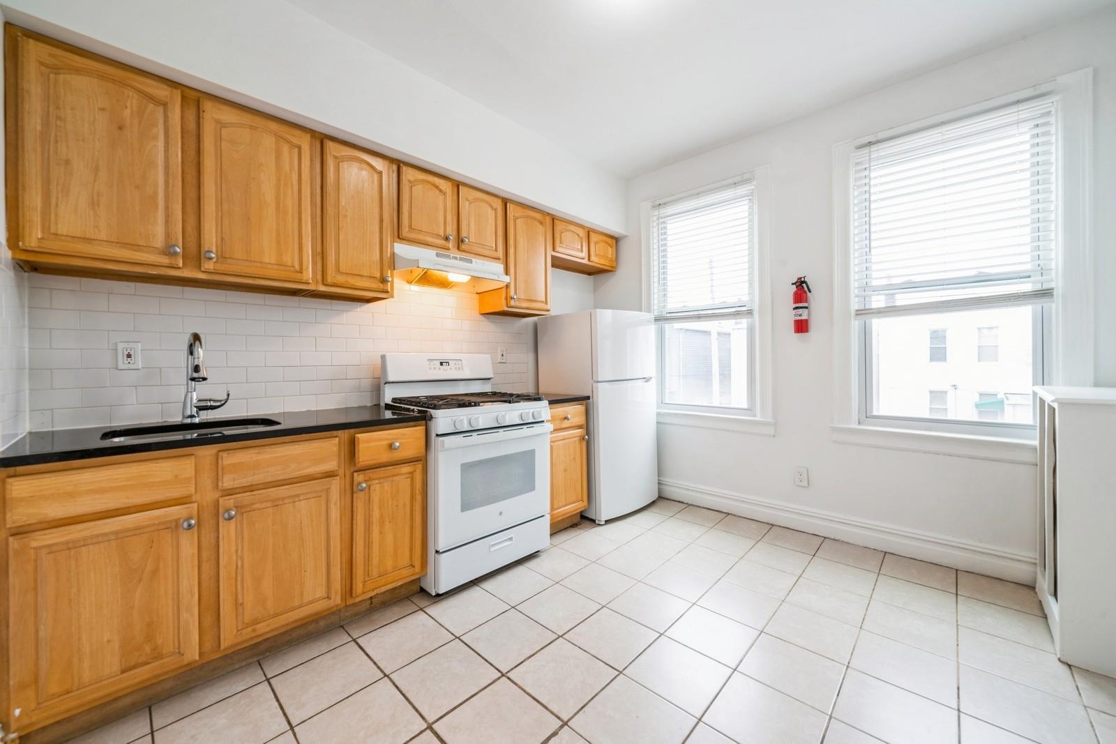 11 BAYVIEW AVE