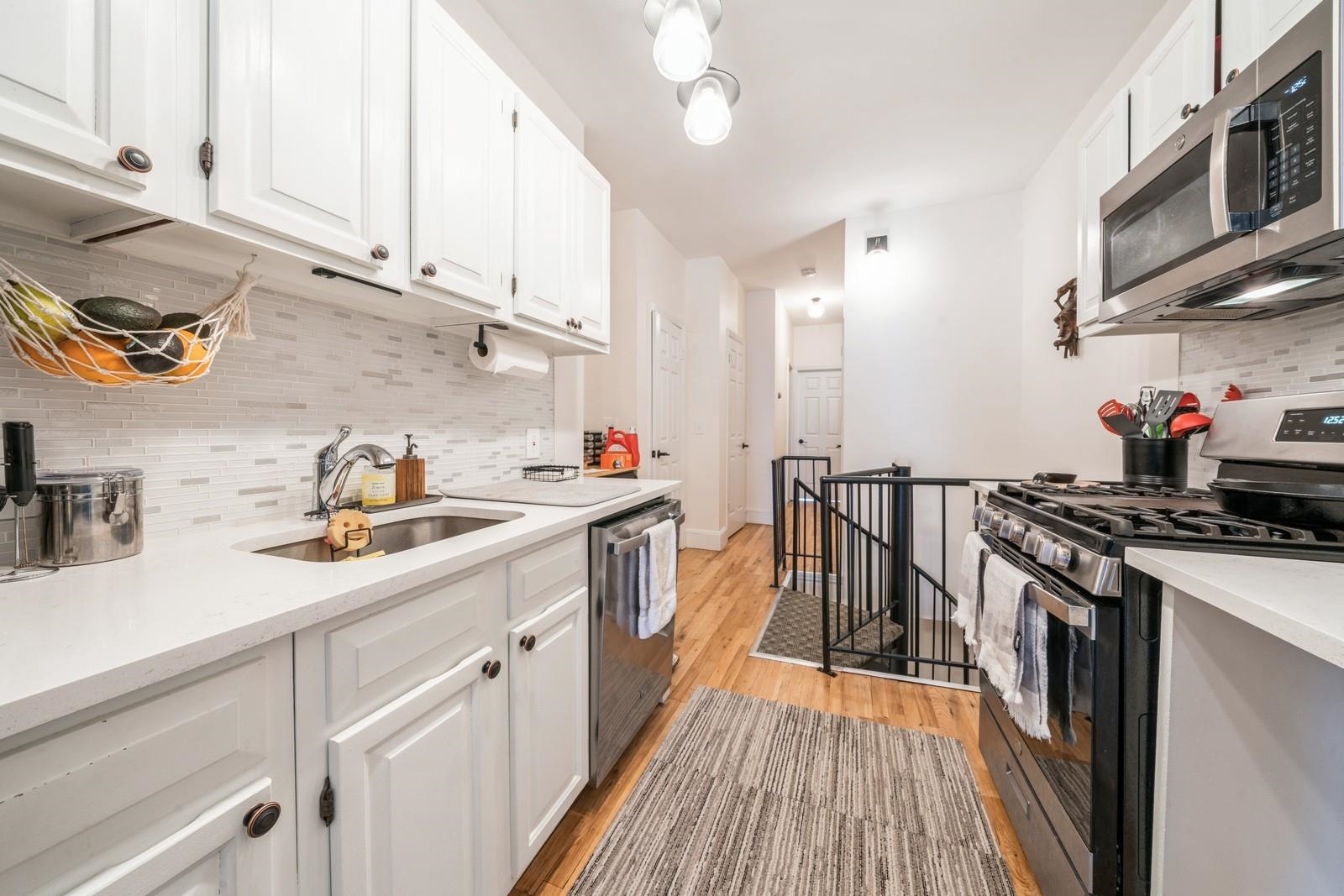 297 PAVONIA AVE Unit: 3A