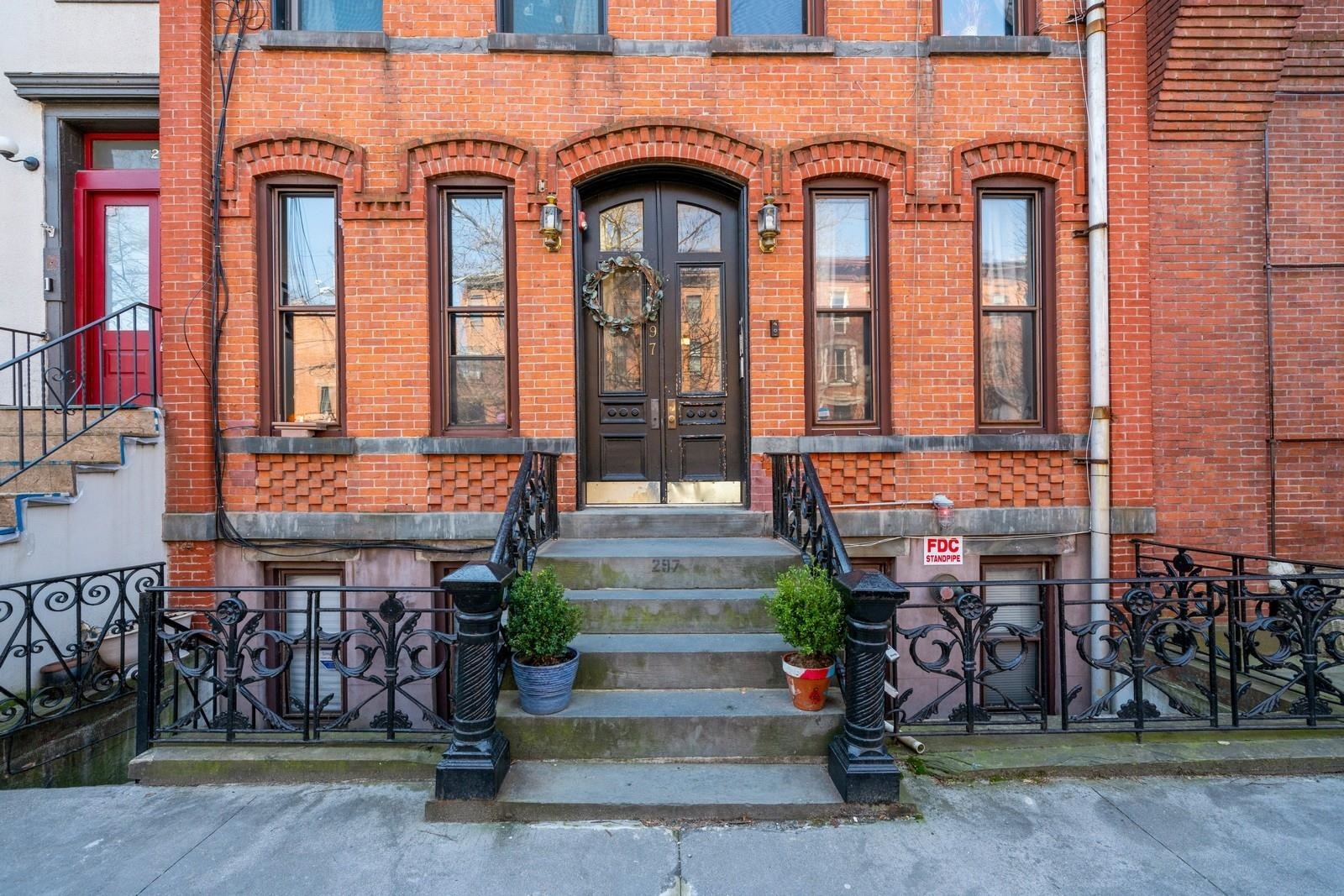 297 PAVONIA AVE Unit: 3A