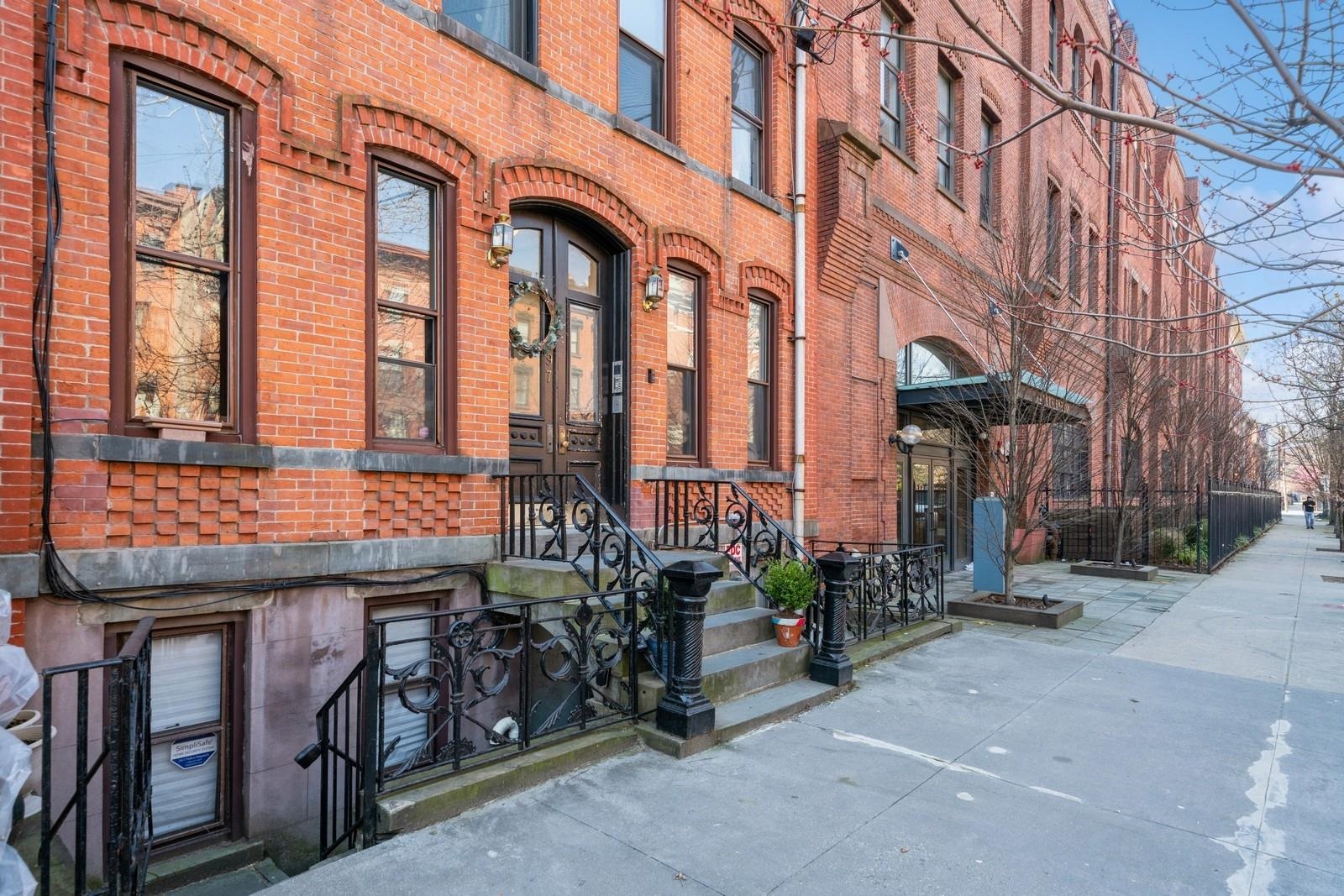 297 PAVONIA AVE Unit: 3A