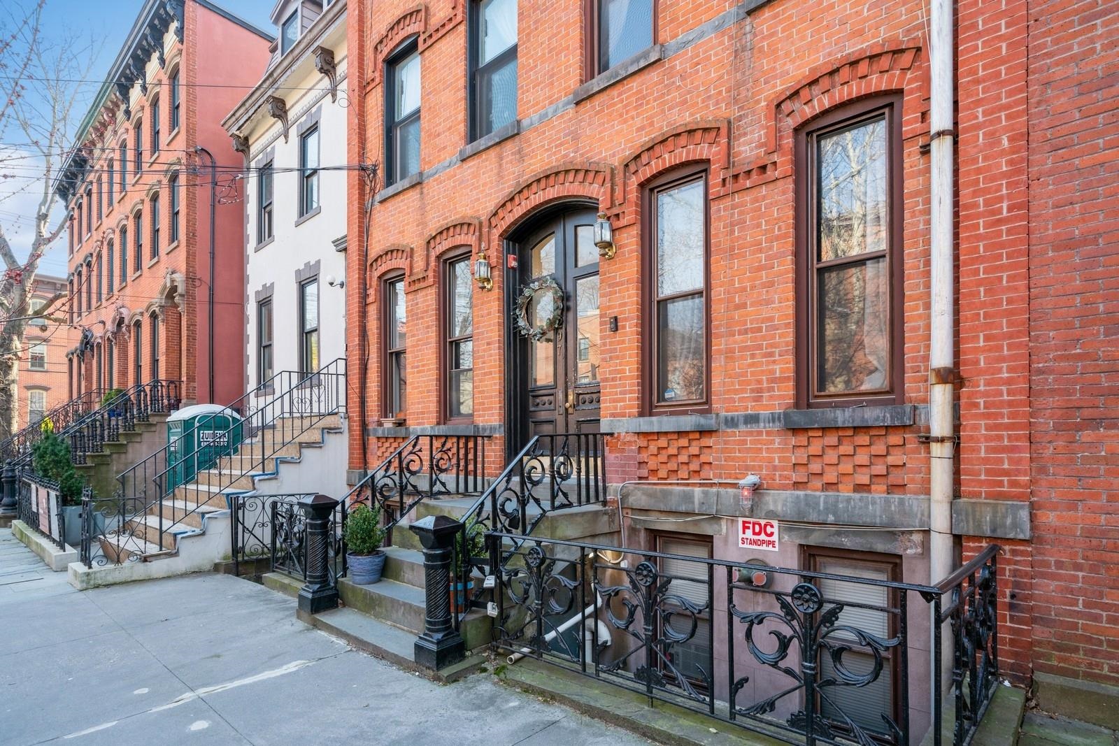 297 PAVONIA AVE Unit: 3A