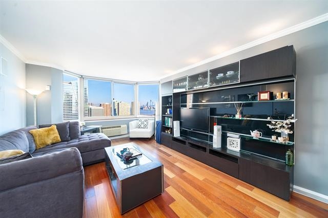 1 2ND ST Unit: 2310