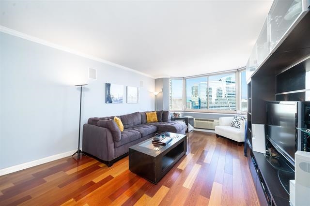 1 2ND ST Unit: 2310