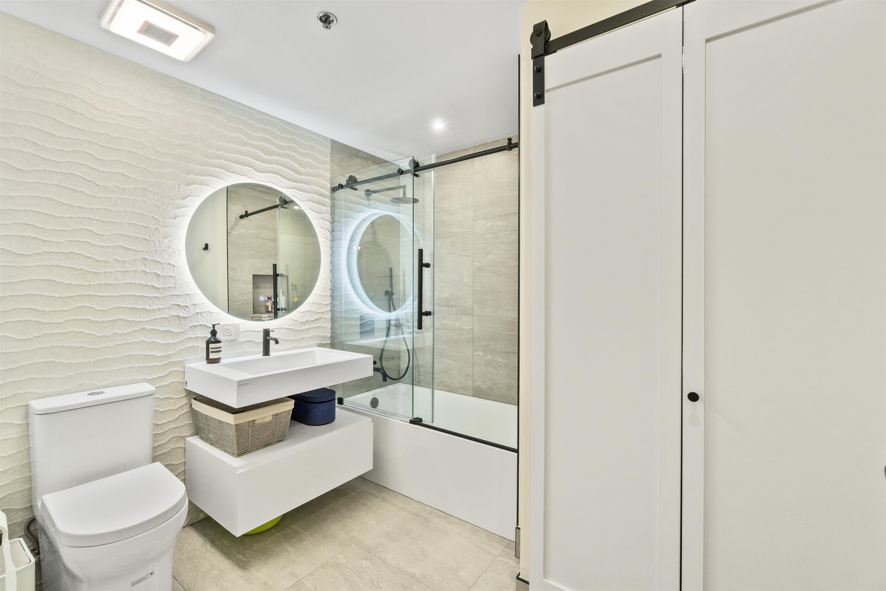 102 CHRISTOPHER COLUMBUS DR Unit: 801