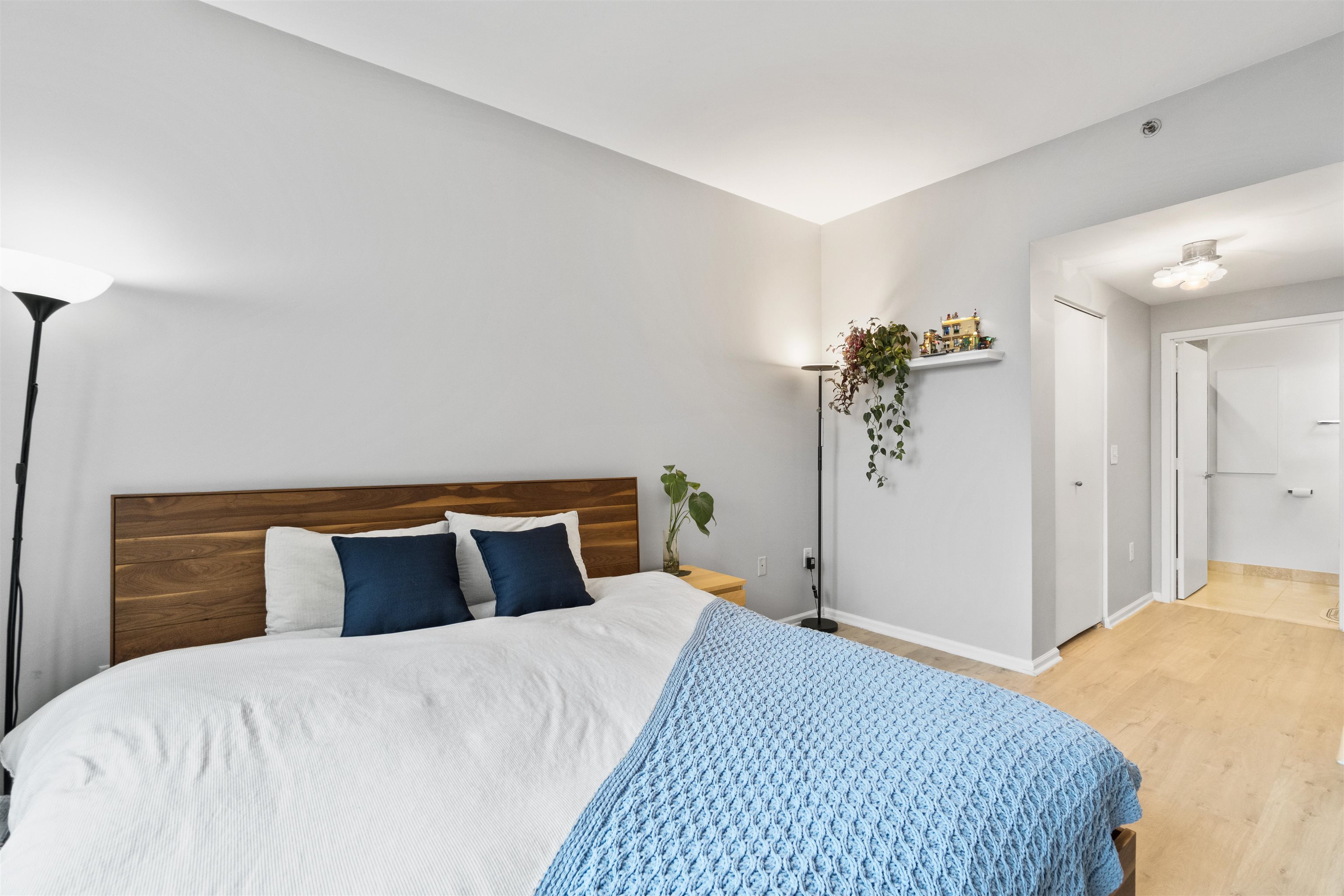 102 CHRISTOPHER COLUMBUS DR Unit: 801