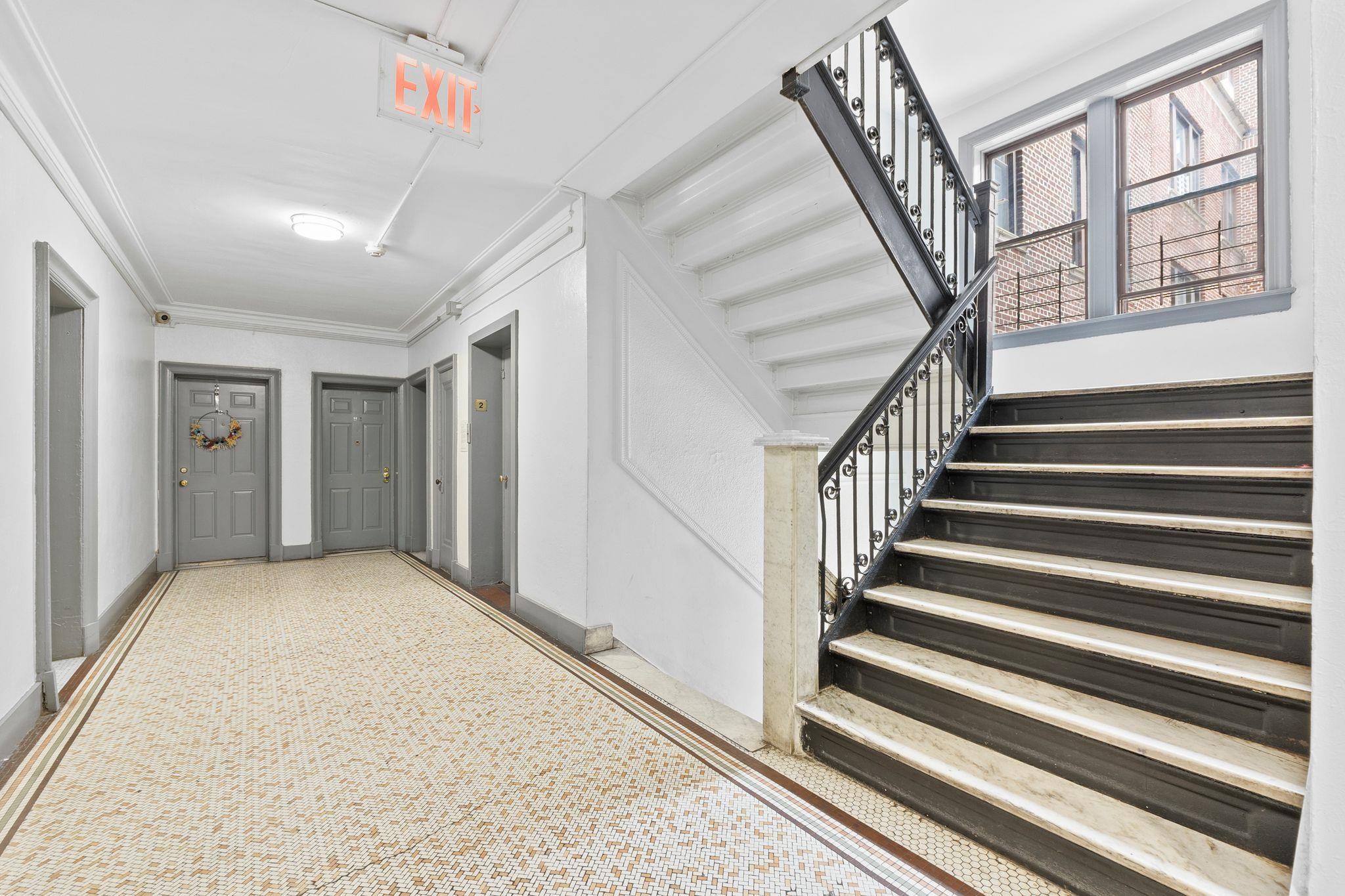 275 HARRISON AVE Unit: B1