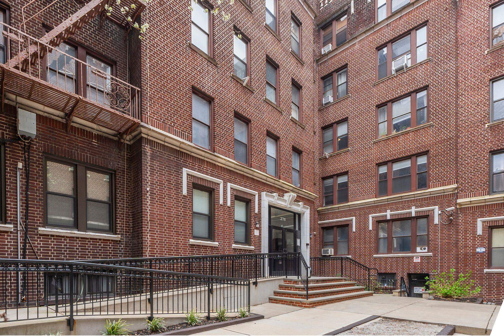 275 HARRISON AVE Unit: B1