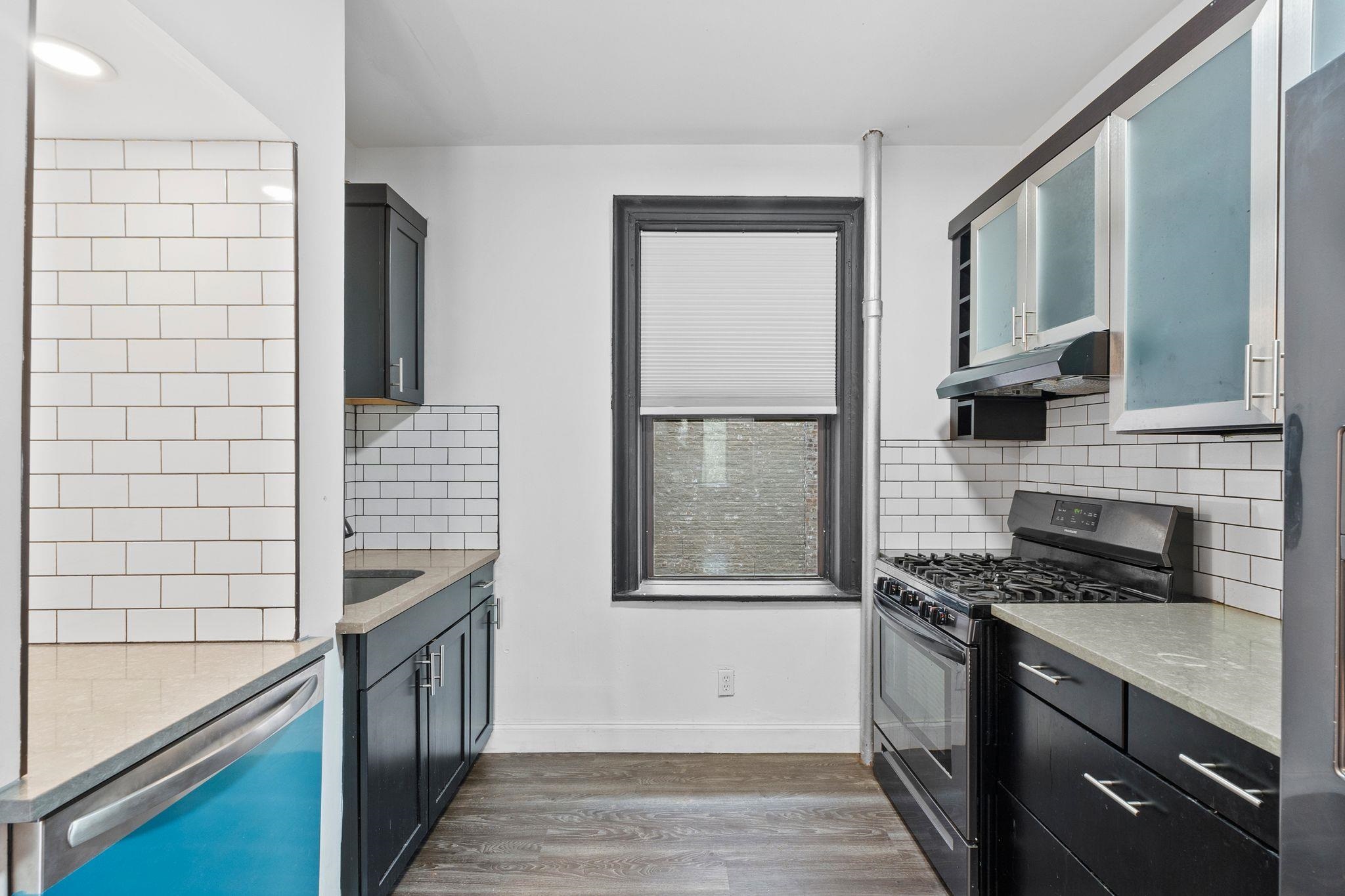 275 HARRISON AVE Unit: B1