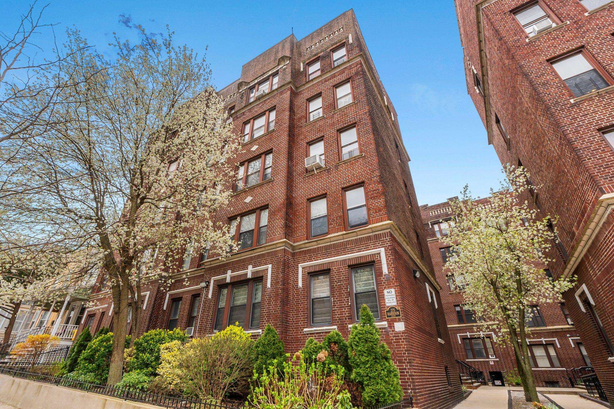 275 HARRISON AVE Unit: B1