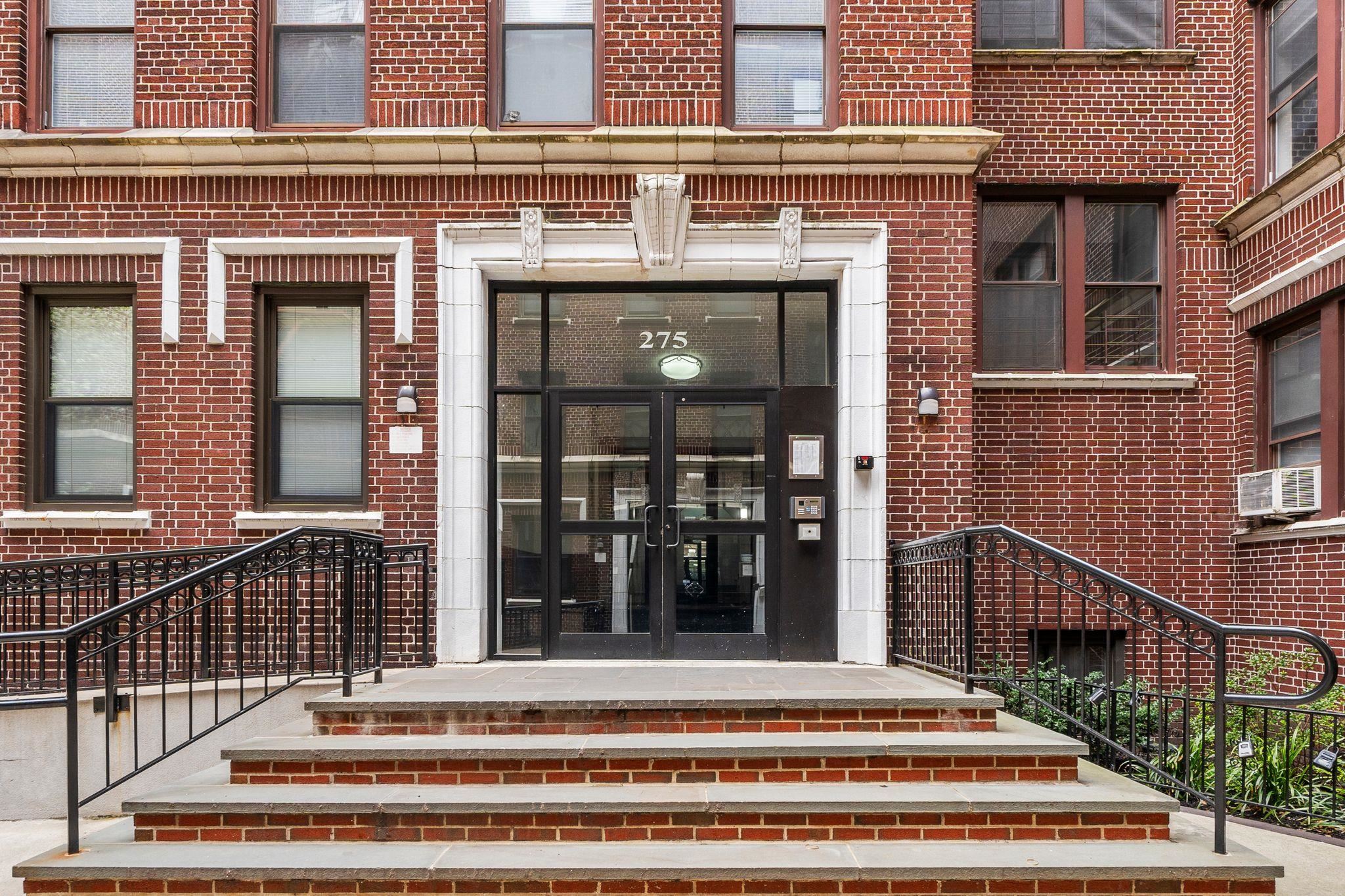 275 HARRISON AVE Unit: B1