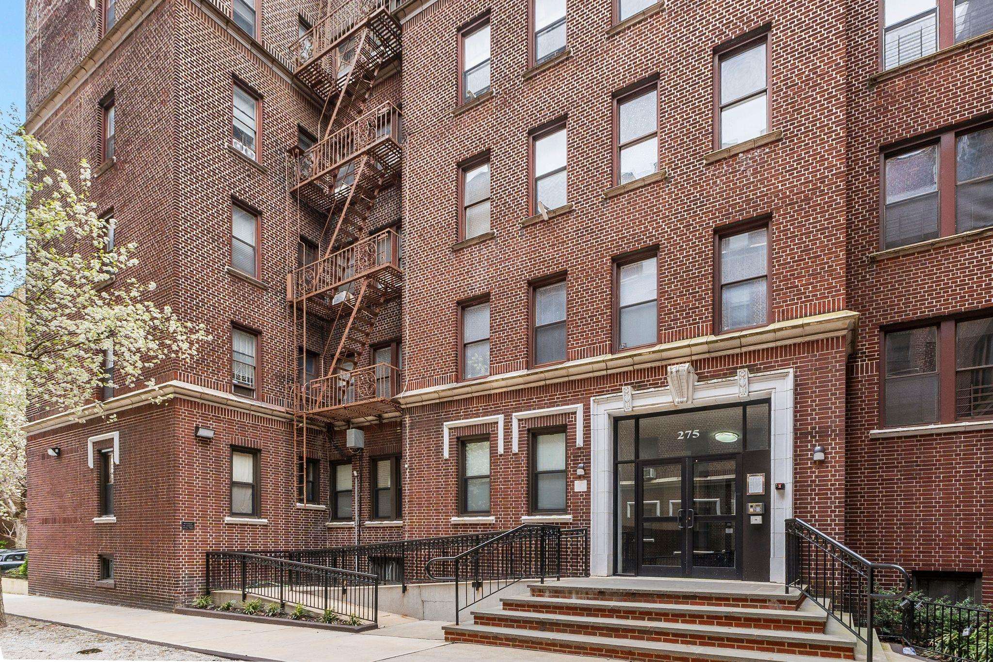 275 HARRISON AVE Unit: B1