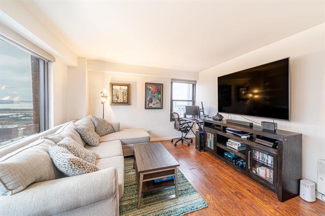 135 MONTGOMERY ST Unit: 20-A