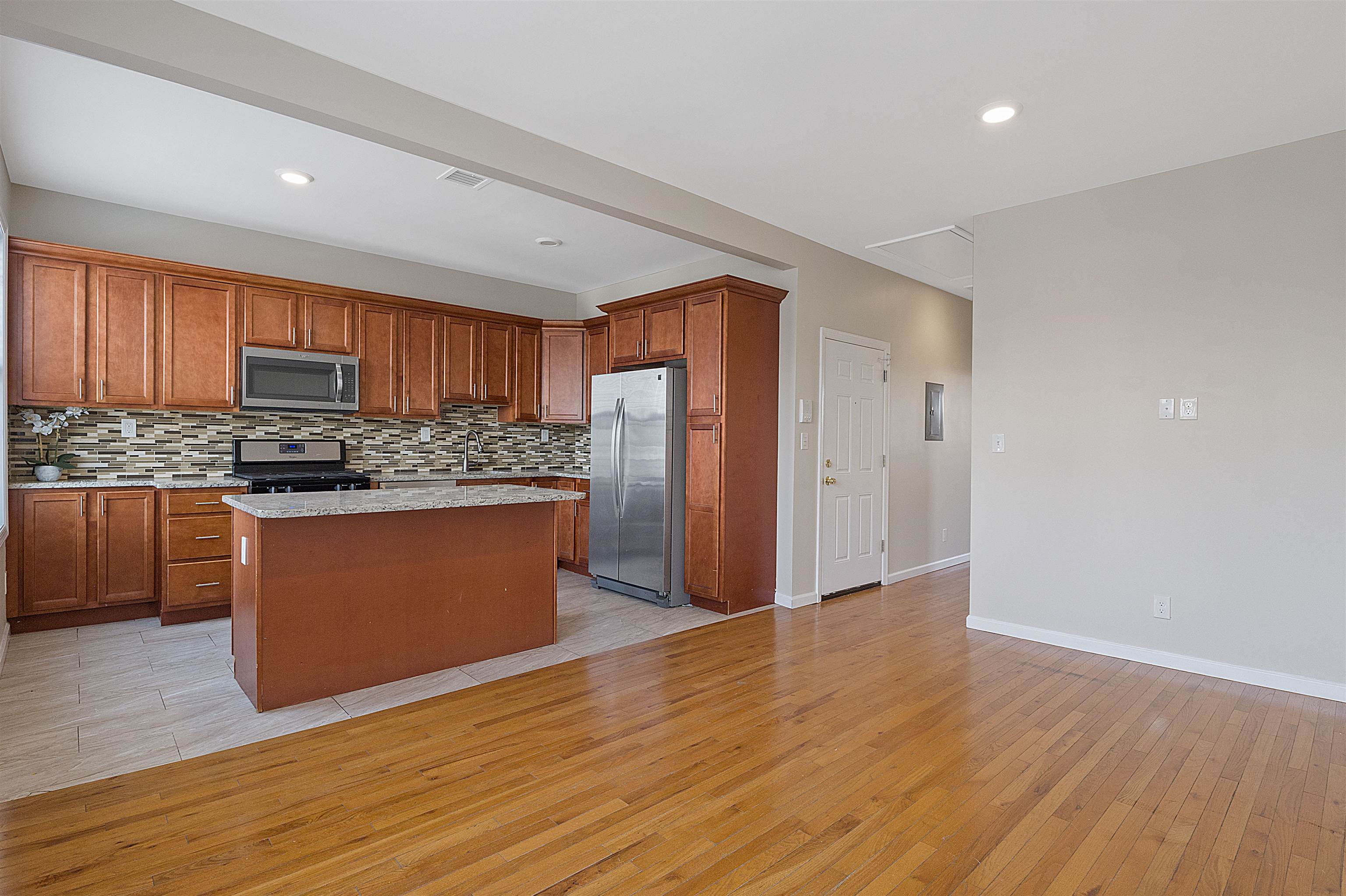 37 LONG ST
