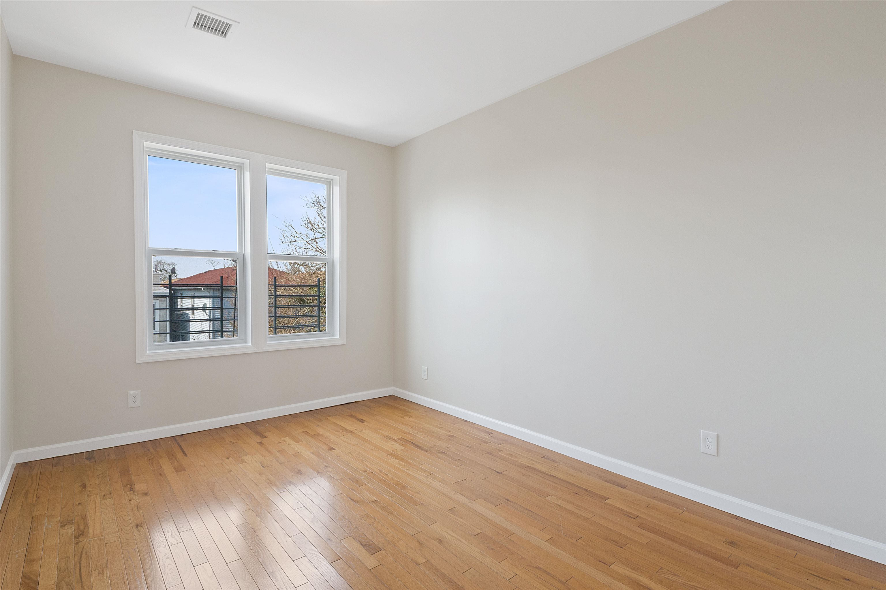 37 LONG ST
