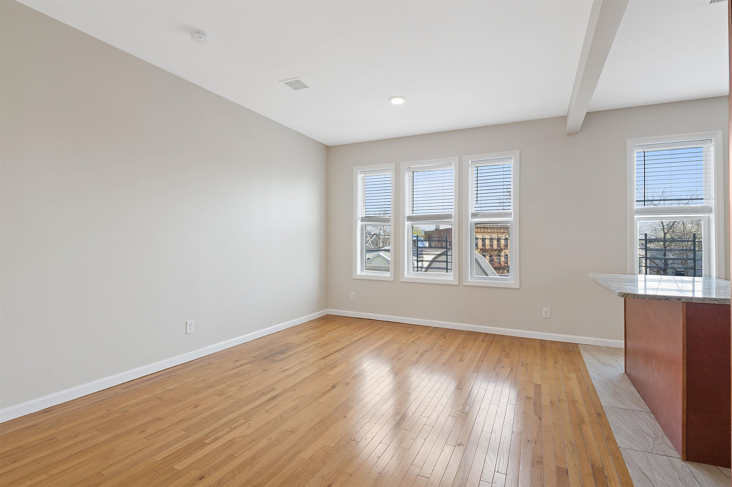 37 LONG ST