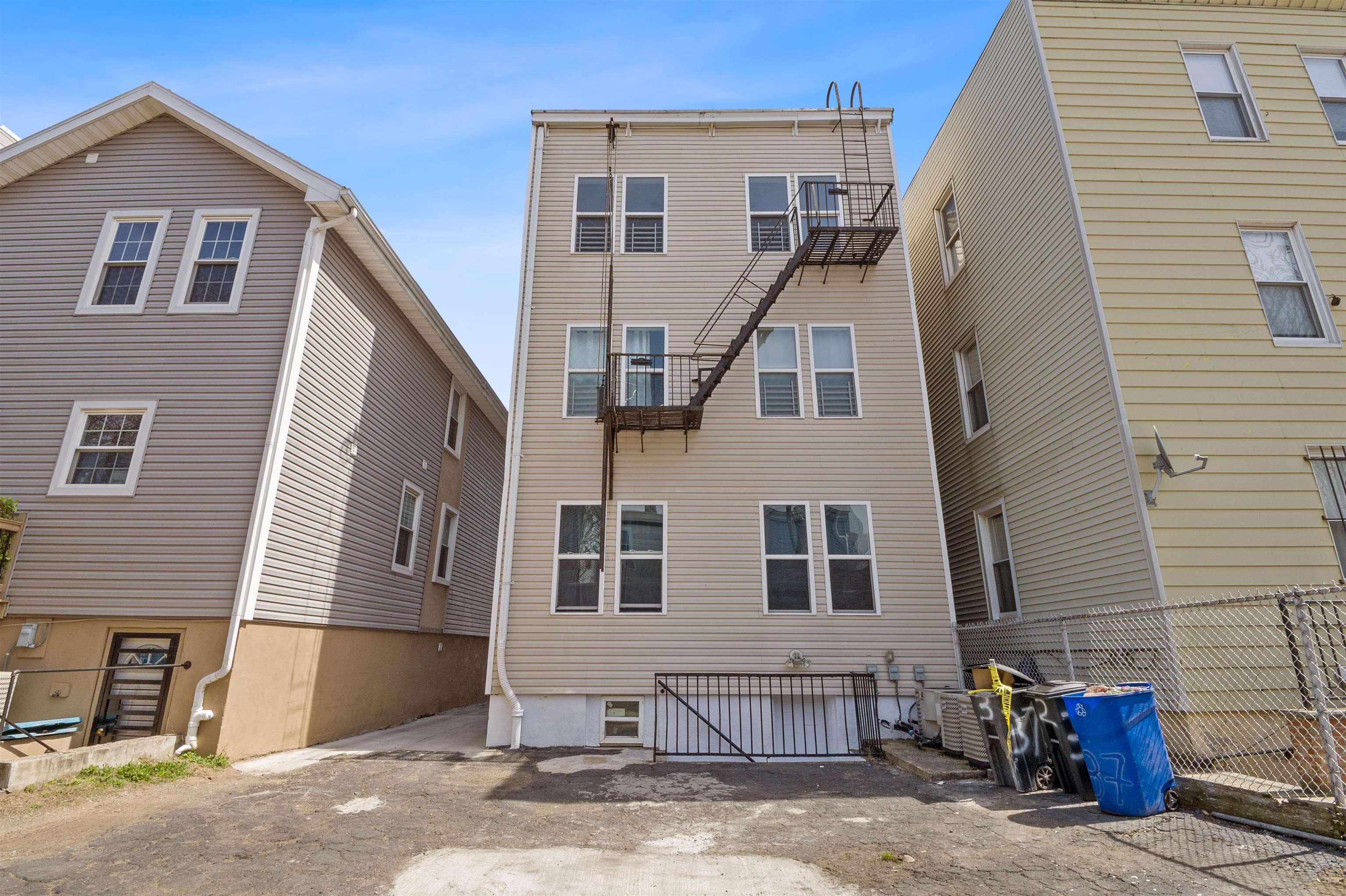 37 LONG ST