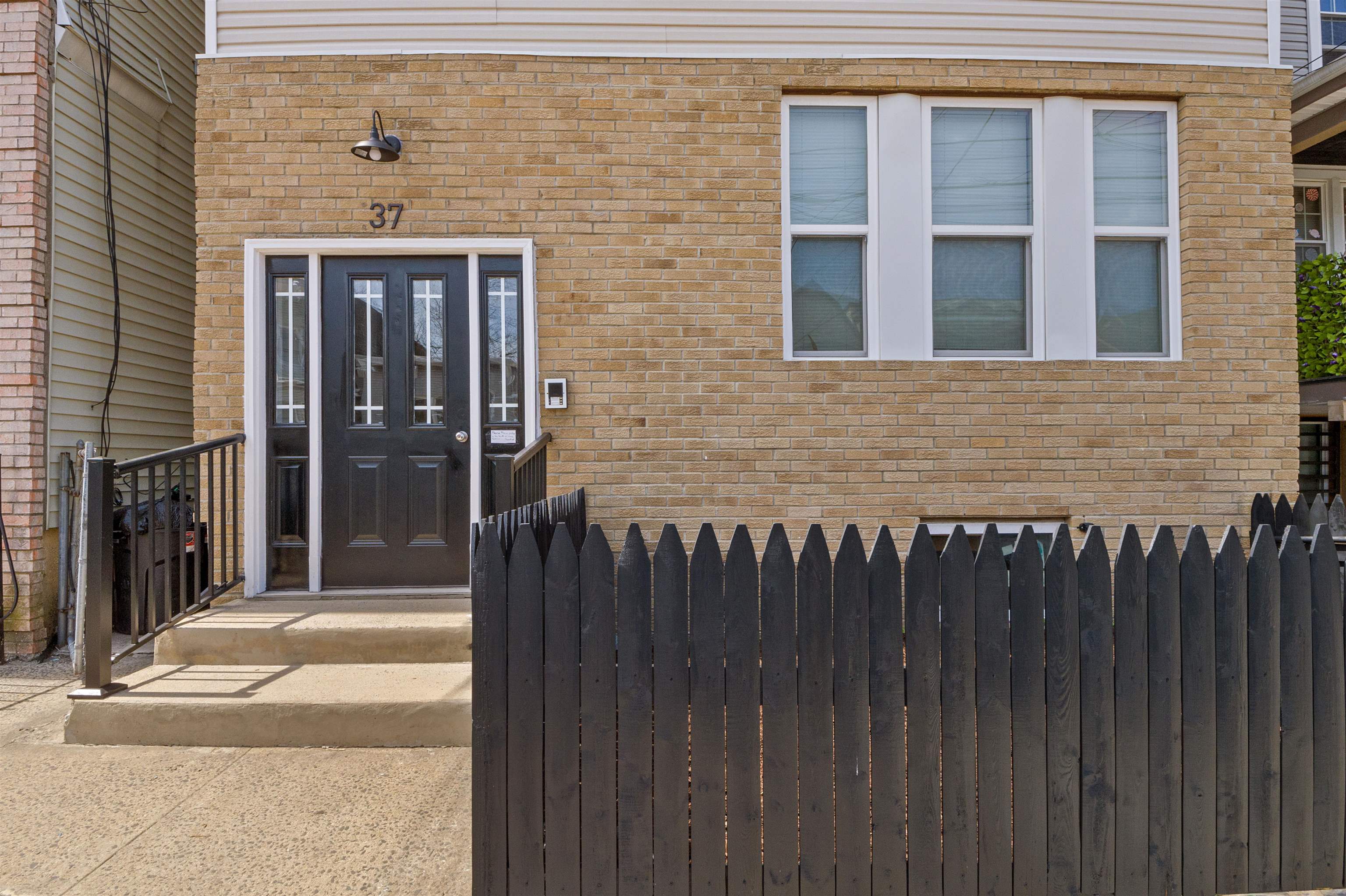 37 LONG ST