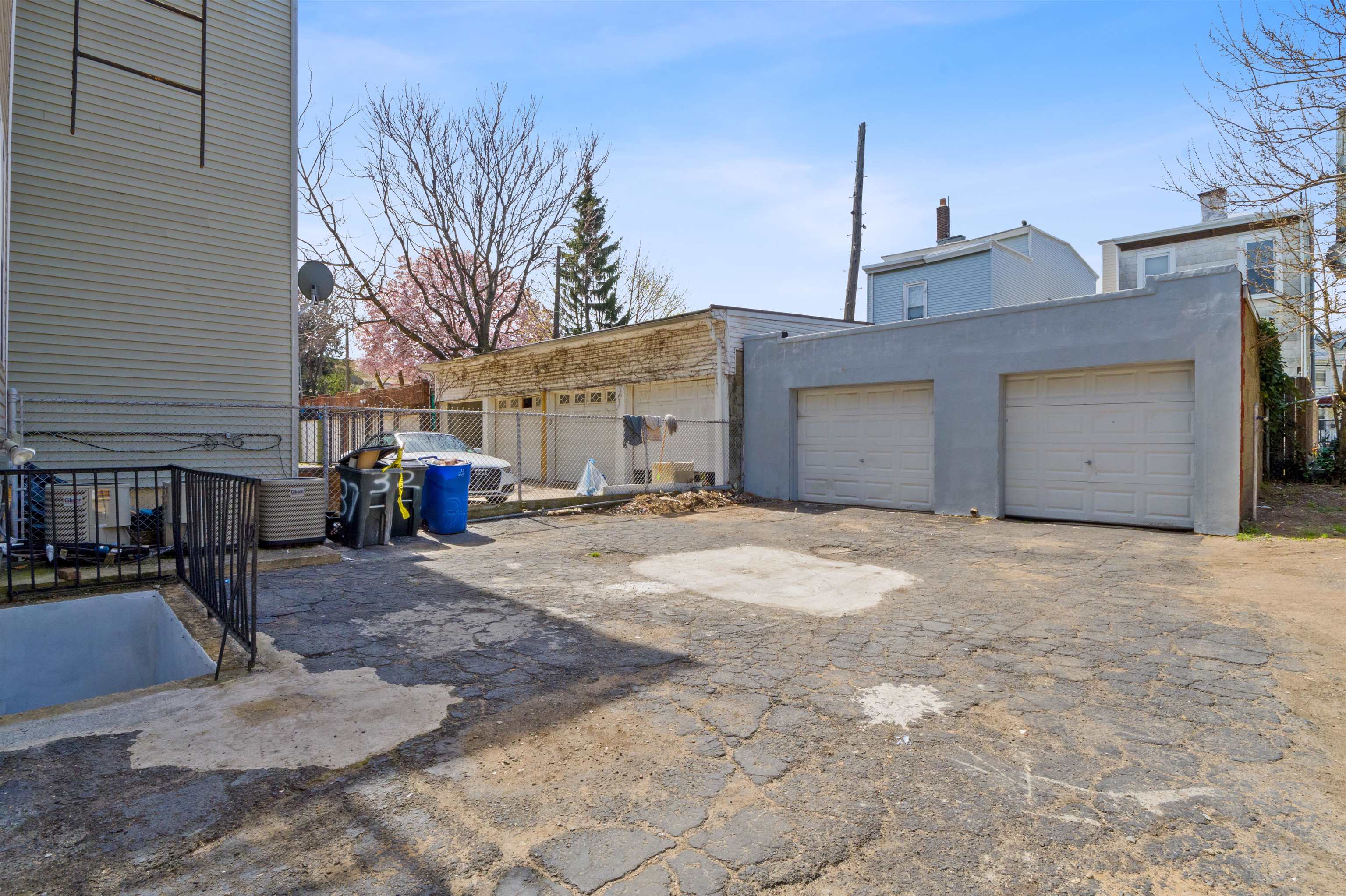 37 LONG ST
