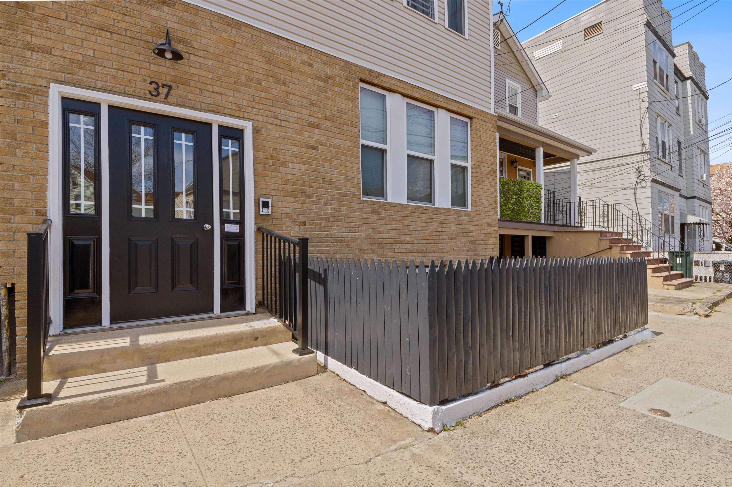 37 LONG ST