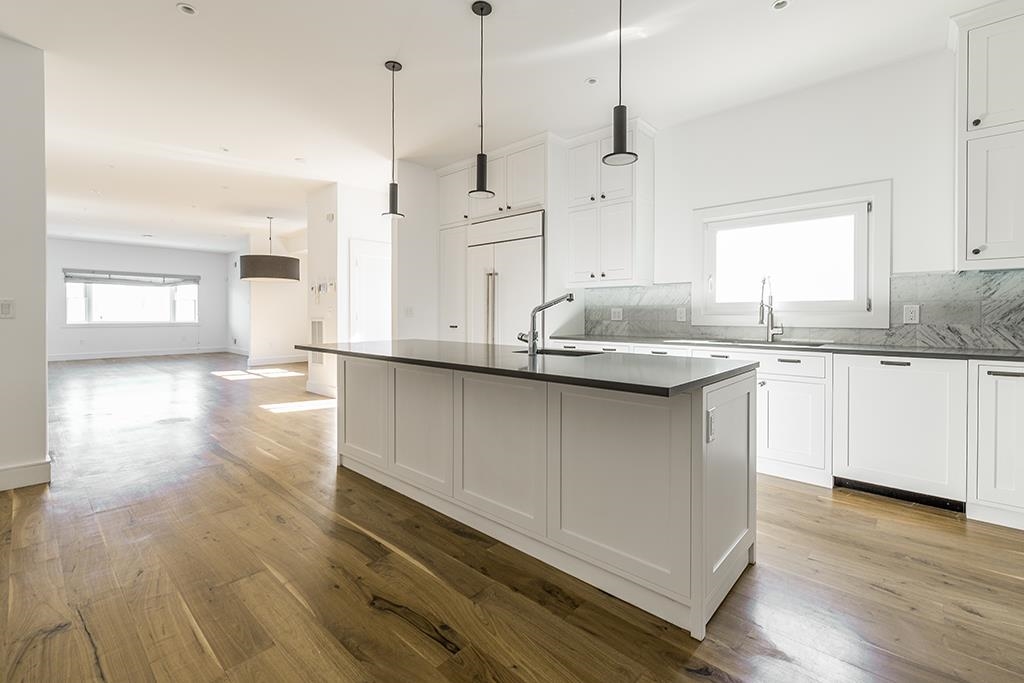 997-999 BLVD EAST
