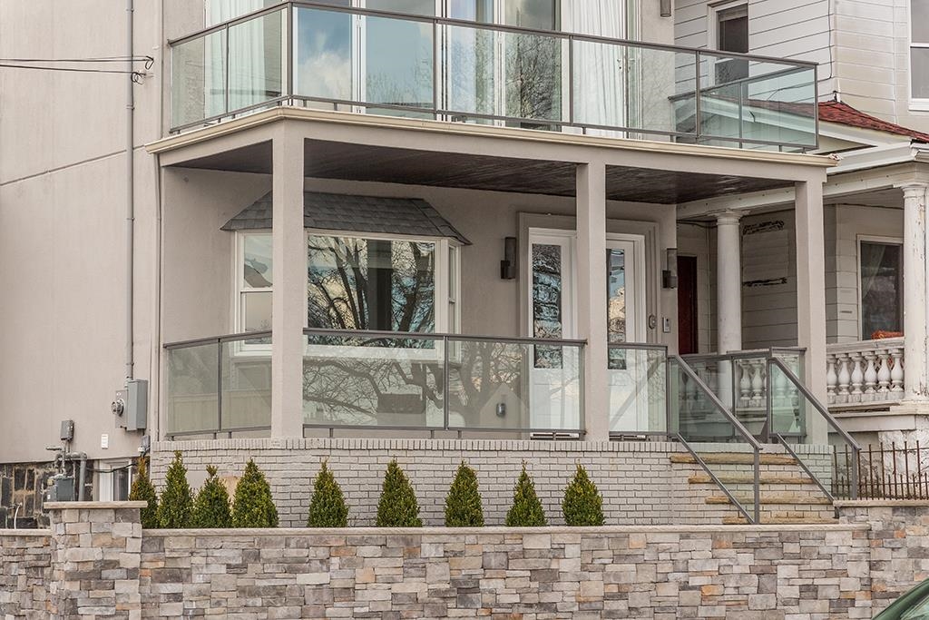 997-999 BLVD EAST