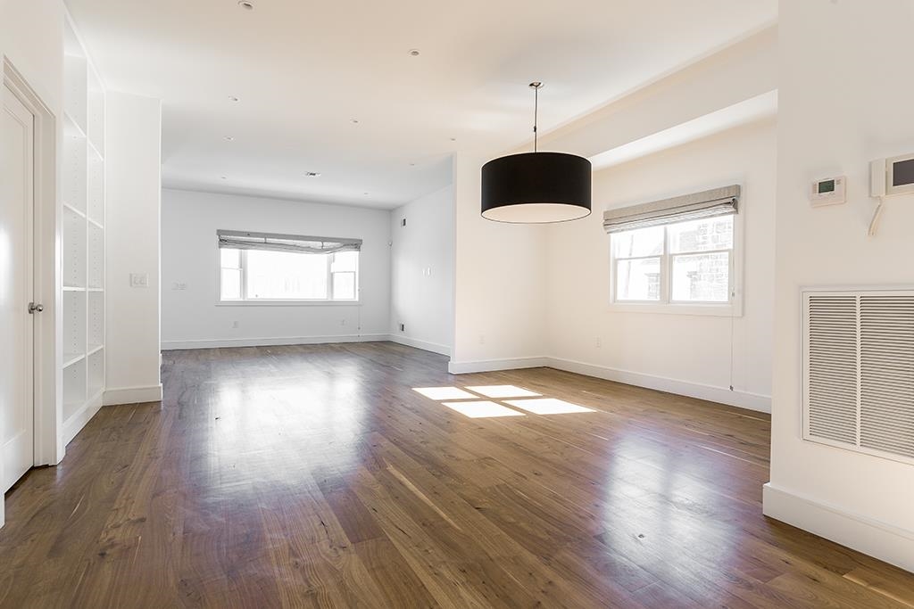 997-999 BLVD EAST