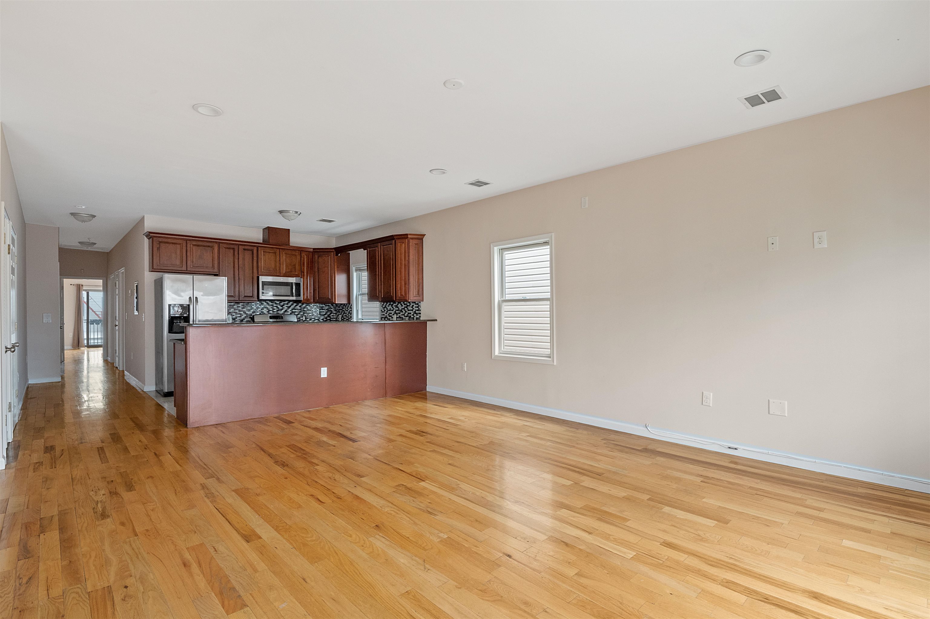 56 LAIDLAW AVE Unit: 2