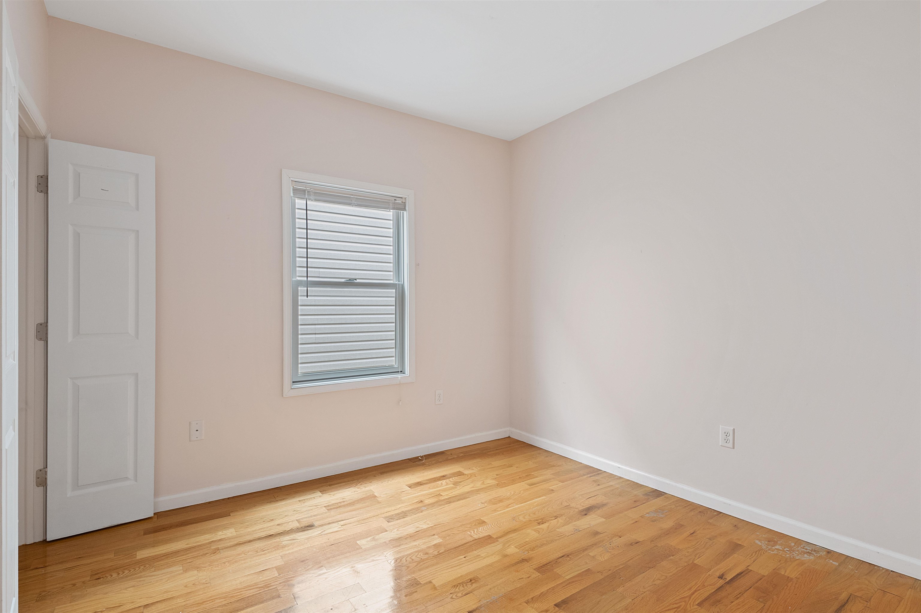 56 LAIDLAW AVE Unit: 2